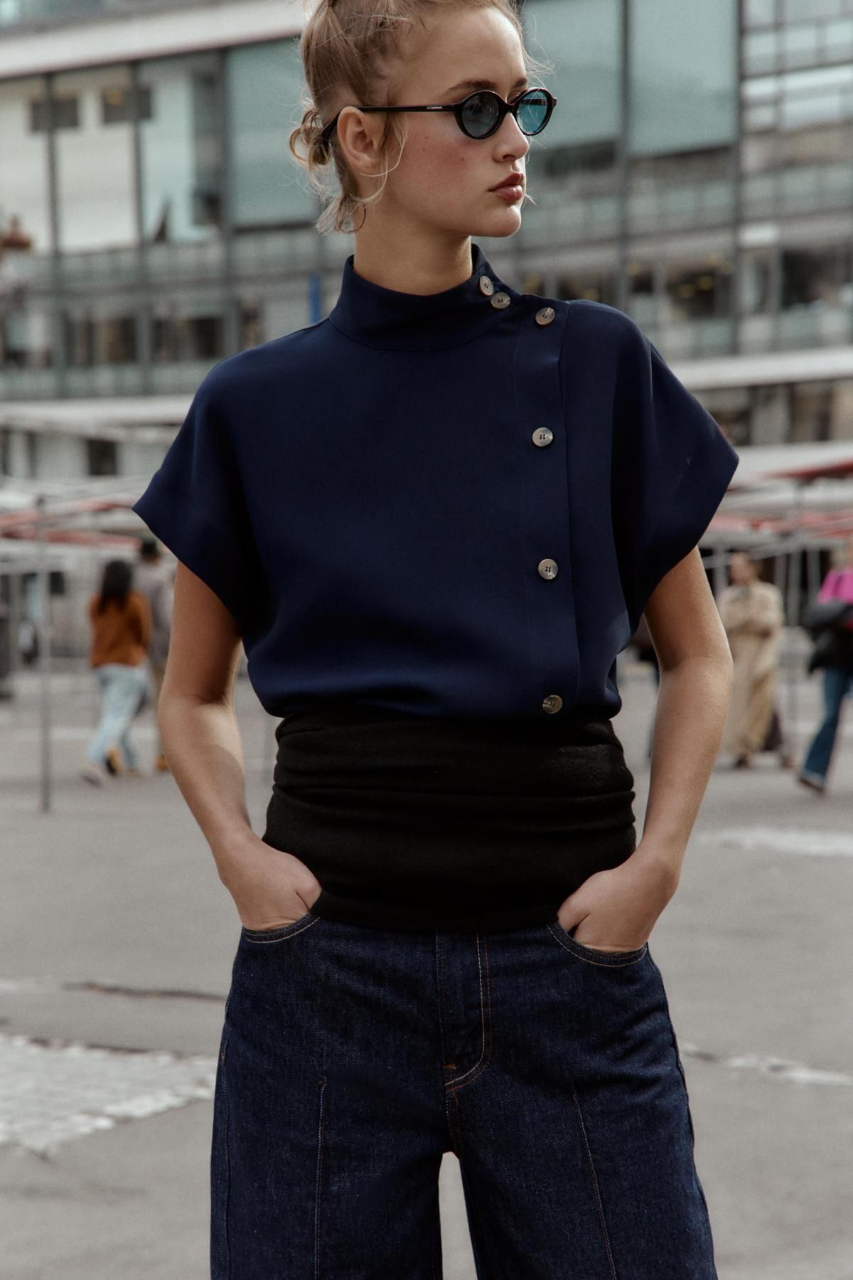 자라 네이비 반팔 하이넥 크로스 버튼 셔츠 8813/572 NAVY BLUE - 상세 이미지 3