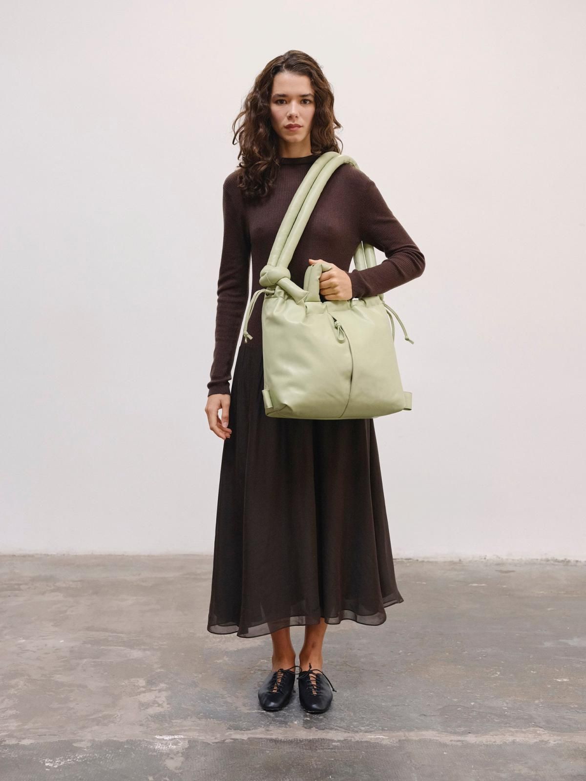 올랜드 테크니컬 소프트 비건레더 토트백 Ona Vegan Leather 54280766193999 MATCHA - 상세 이미지 3