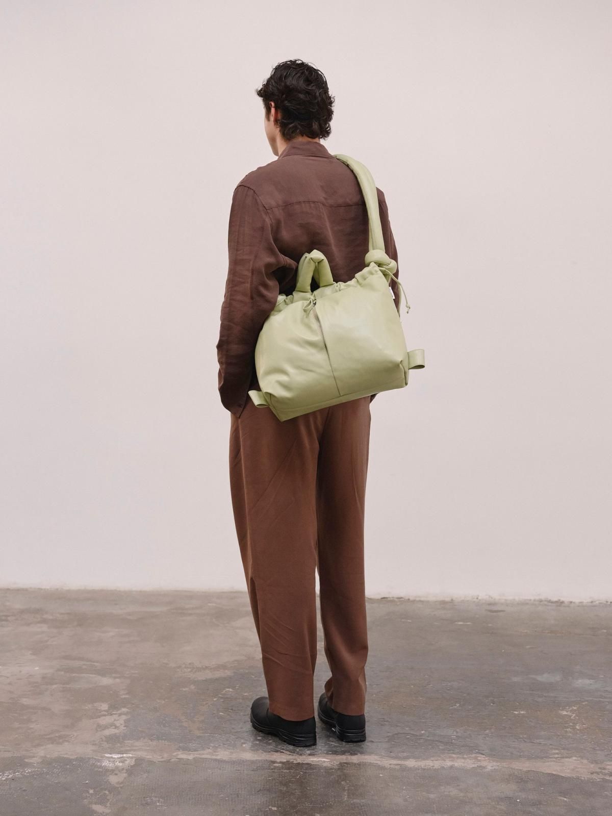 올랜드 테크니컬 소프트 비건레더 토트백 Ona Vegan Leather 54280766193999 MATCHA - 상세 이미지 5