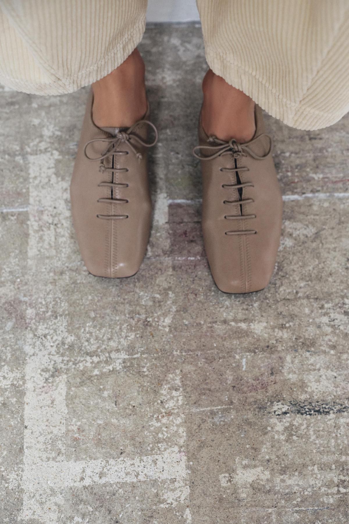 자라 레더 스퀘어토 레이스업 플랫슈즈 1528/610 TAUPE GREY - 상세 이미지 2
