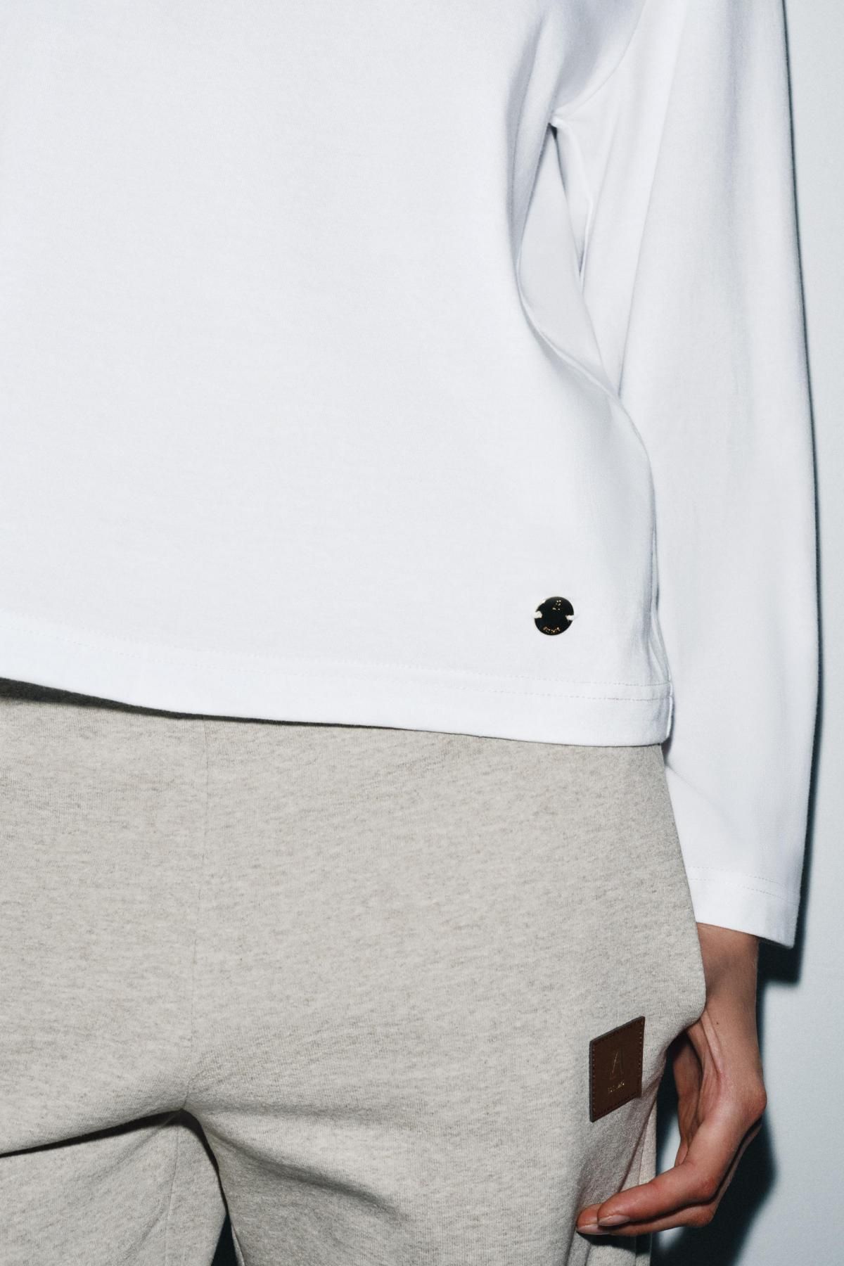 자라 미니멀 라벨 긴팔 티셔츠 5644/910 WHITE