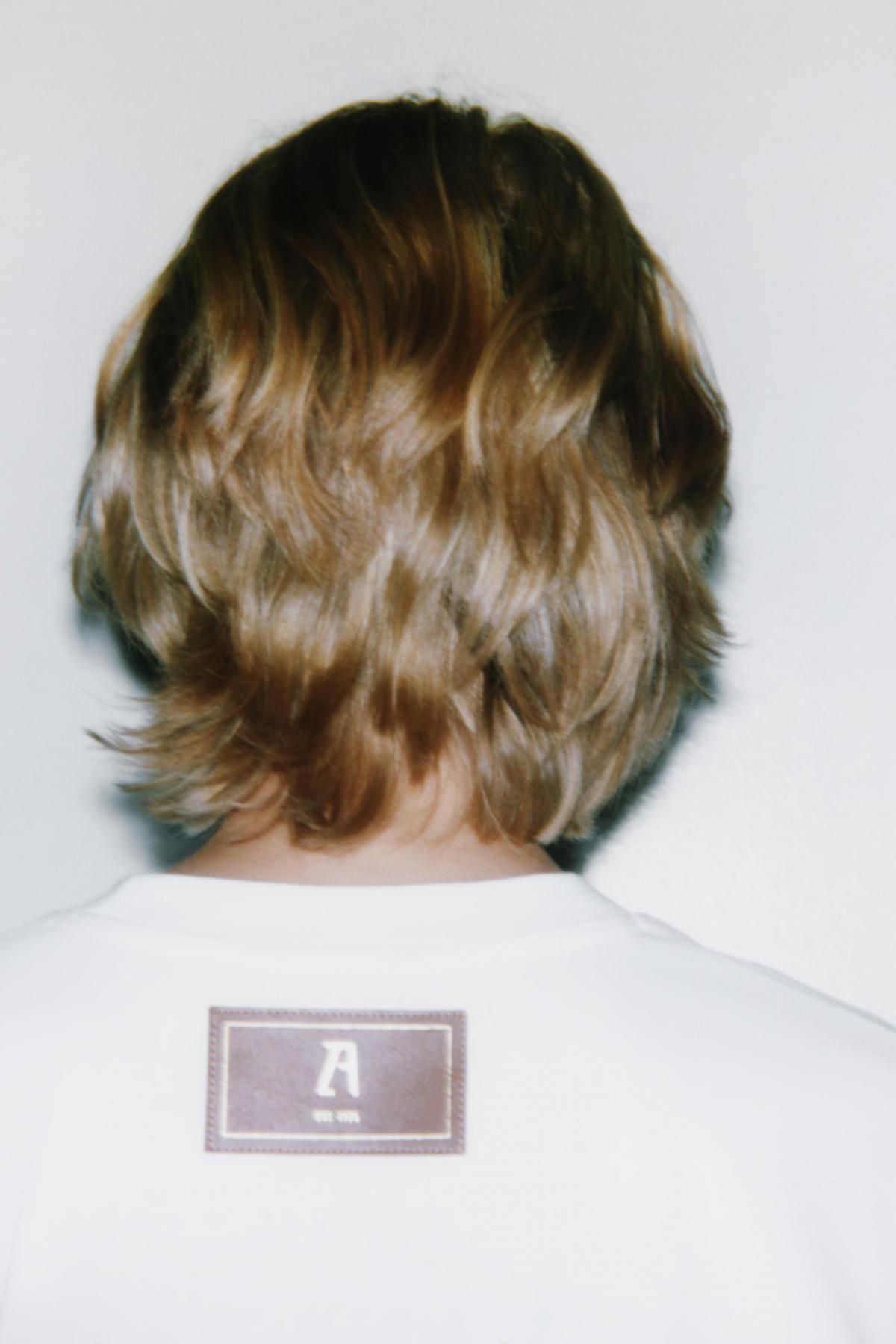 자라 미니멀 라벨 긴팔 티셔츠 5644/910 WHITE