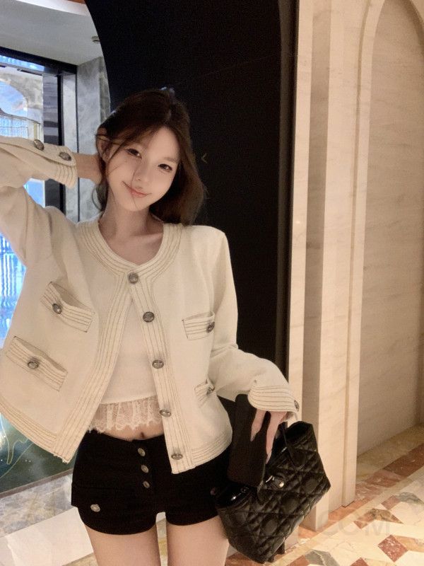 여성 가을 데님자켓 스타일 노카라 크롭 재킷 프랑스 감성의 트렌디한 디자인 캐주얼한 외출용 아우터 모던한 스타일링 - 상세 이미지 5