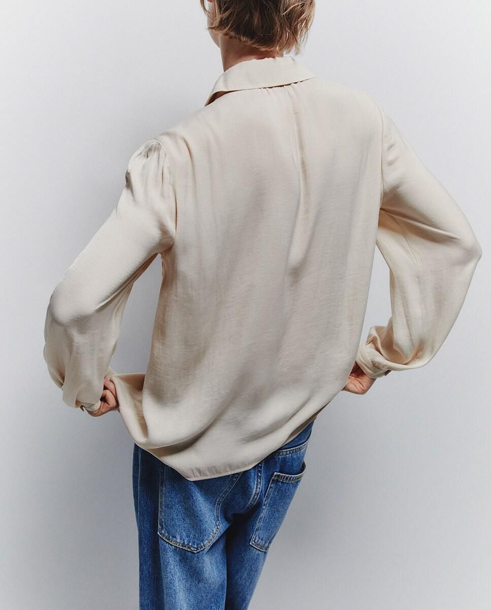 스페라 미니멀 베이지 플루이드 버튼 블라우스 58320207937 BEIGE - 상세 이미지 4