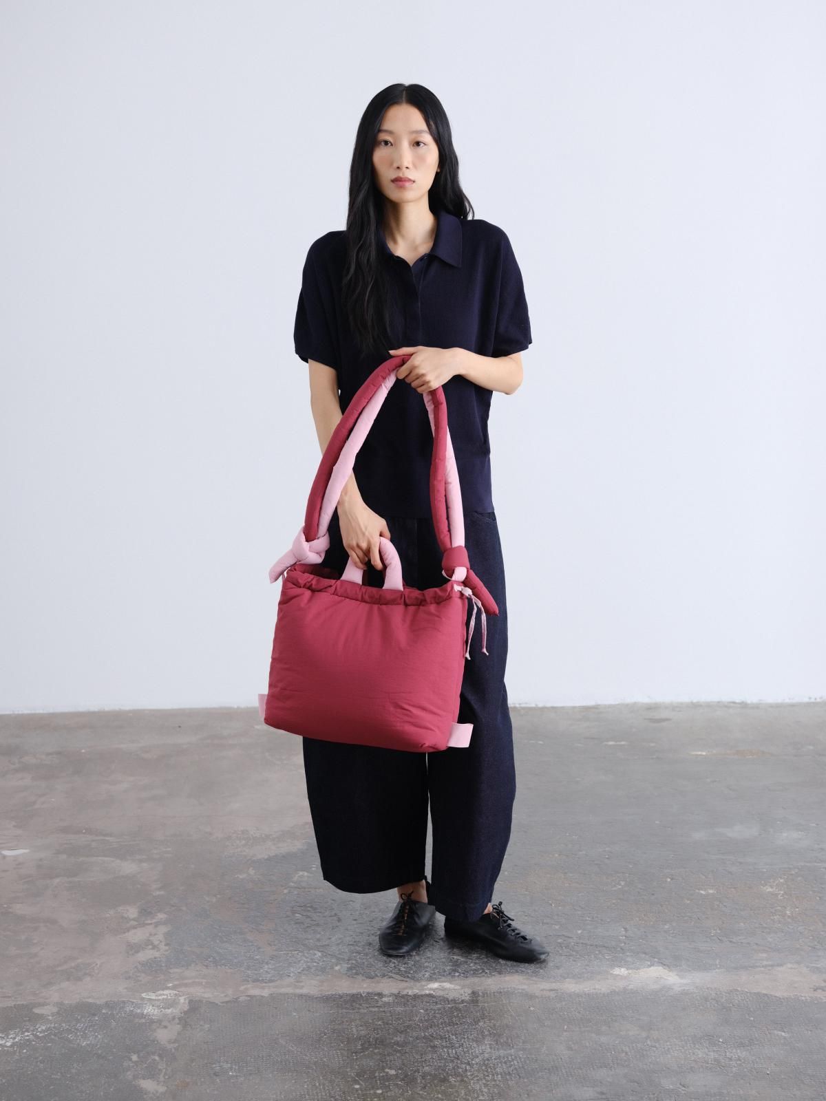 올랜드 소프트 테크니컬 나일론 투톤 호보백 55780076323151 COLOR COMBO CHERRY RED + PALE PINK - 상세 이미지 3