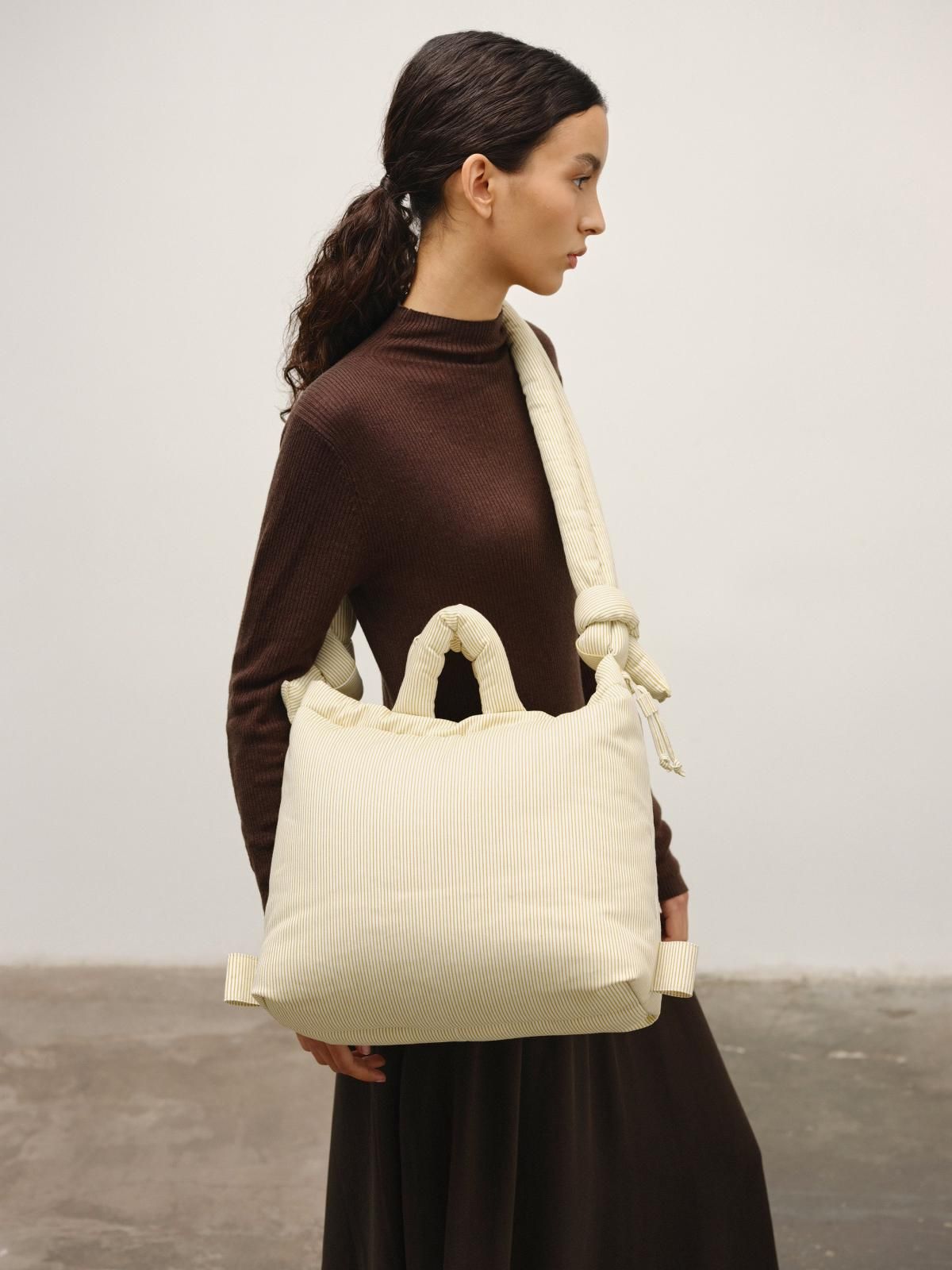 올랜드 라이트웨이트 소프트 나일론 호보백 Ona 54836104692047 COTTON LIME STRIPE - 상세 이미지 2