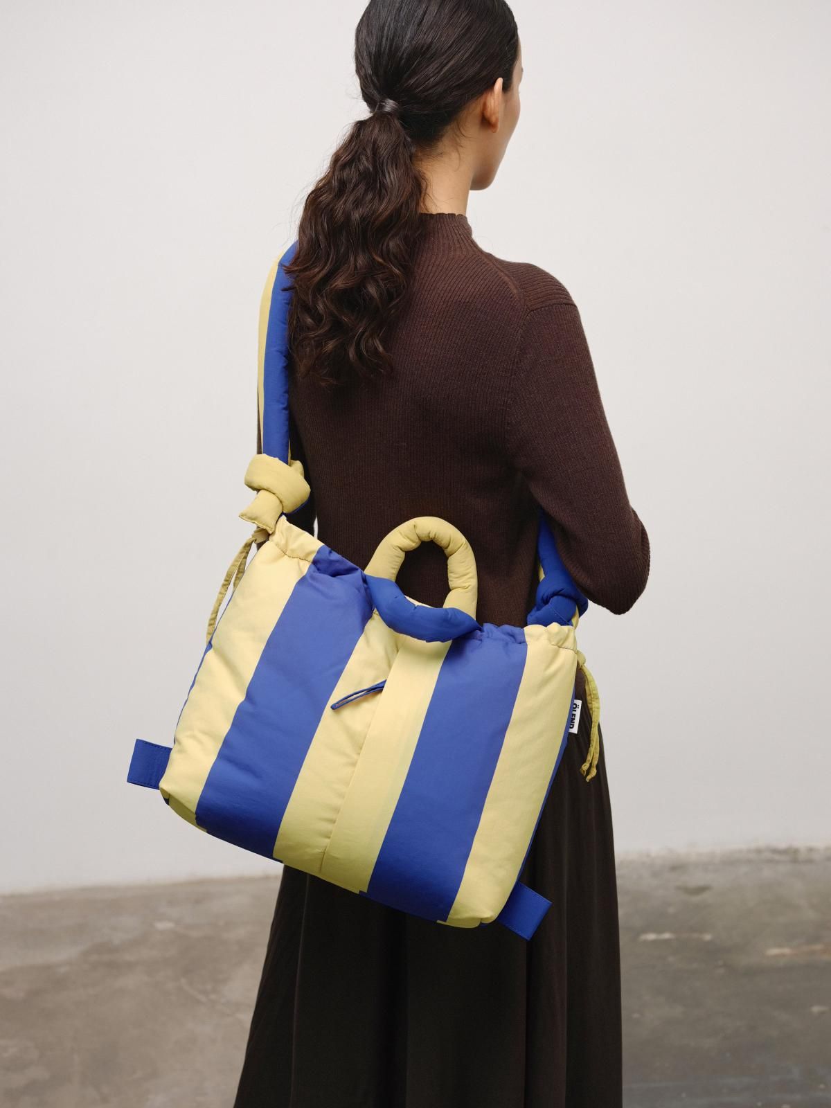 올랜드 스트라이프 소프트 테크니컬 나일론 빅 사이즈 토트백 Ona 54713578455375 COBALT + LIME STRIPE - 상세 이미지 5