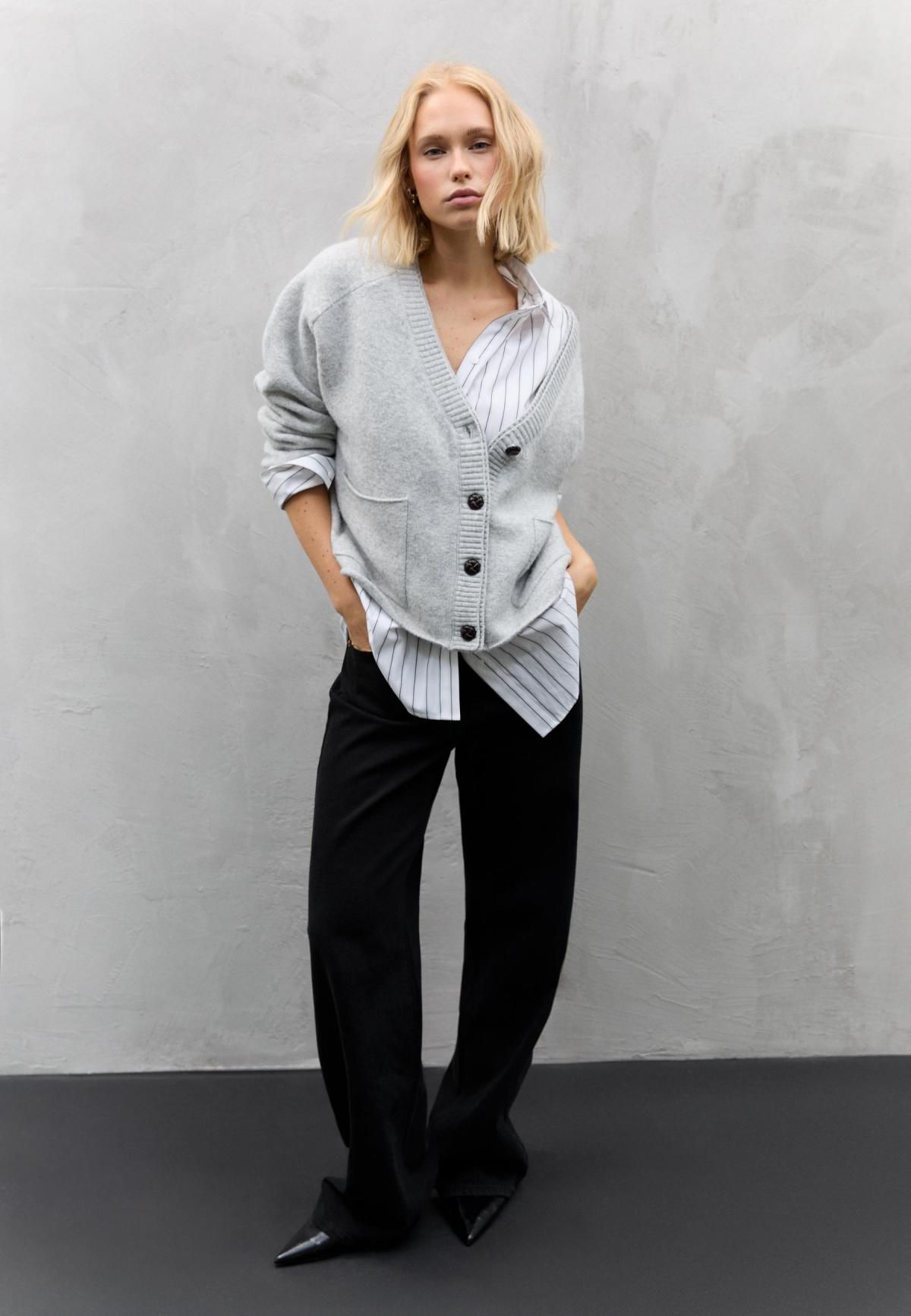 스트라디바리우스 미니멀 브이넥 레이어드 카라 니트 가디건 5134/934 GREY MELANGE - 상세 이미지 5