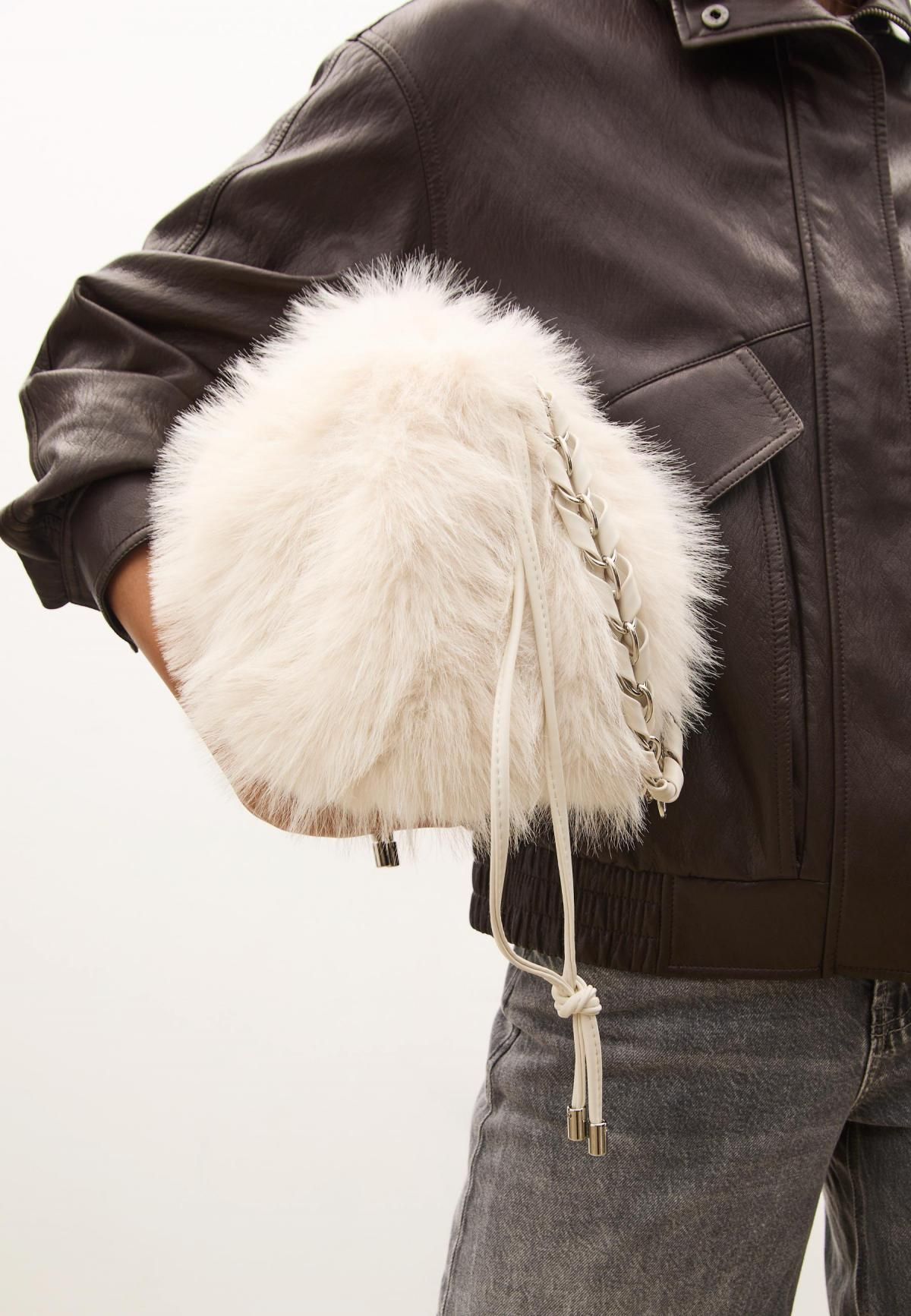 스트라디바리우스 페이크 퍼 체인 버킷백 3664/901 ECRU - 상세 이미지 5