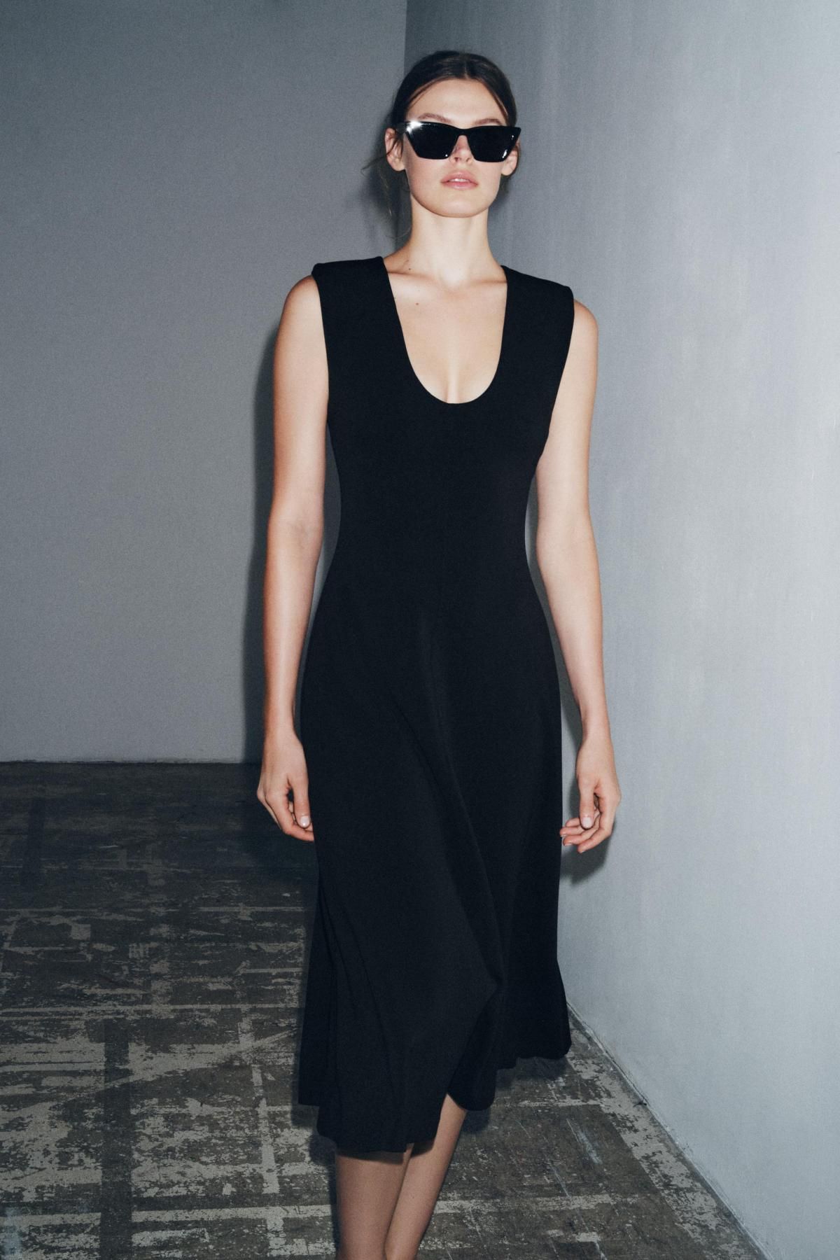 자라 미니멀 브이넥 크레이프 미디 원피스 5070/454 BLACK - 상세 이미지 5