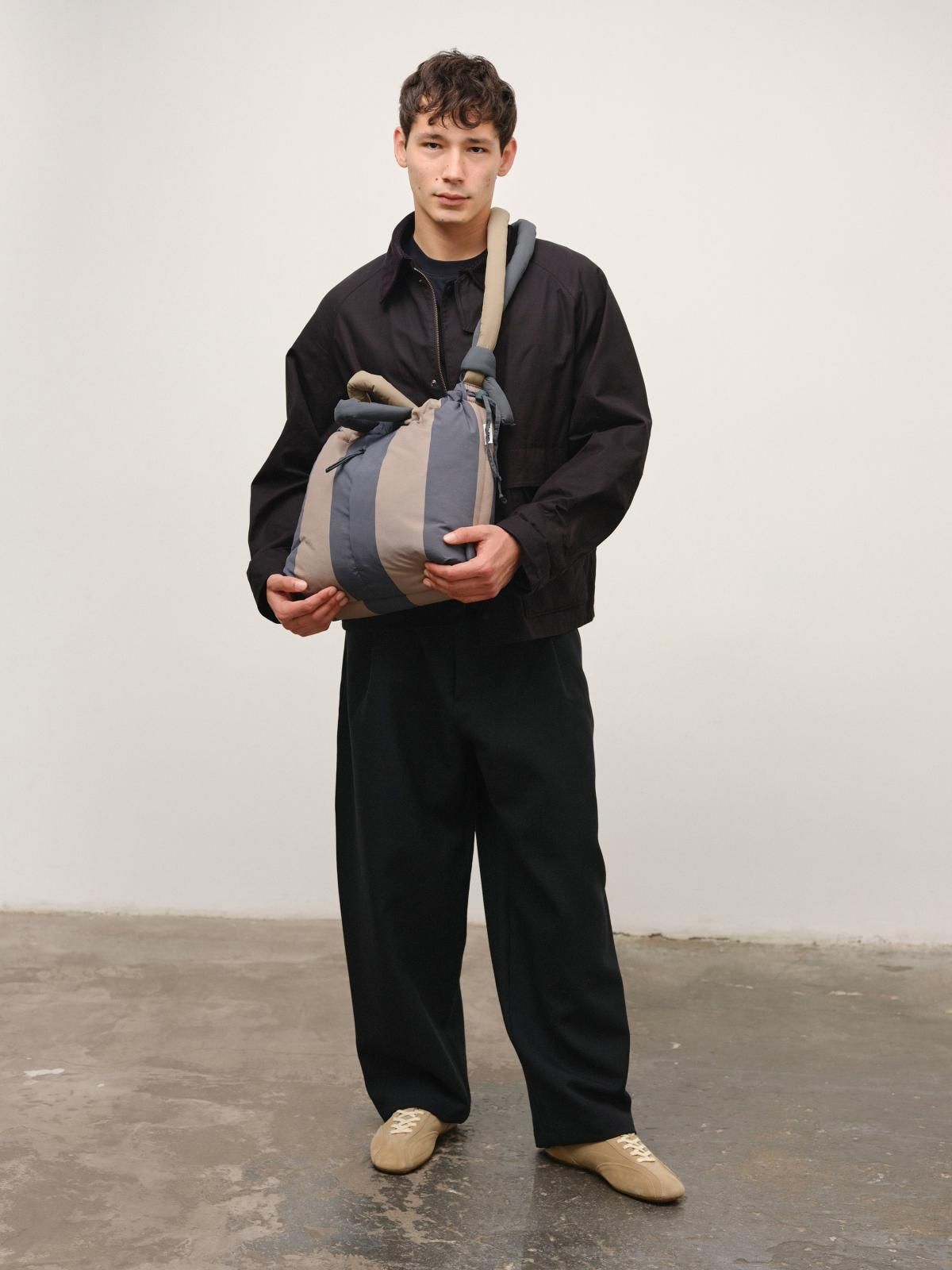 올랜드 멀티컬러 소프트 테크니컬 스트라이프 호보백 Ona Soft Bag 54713569411407 COAL + SAGE STRIPE - 상세 이미지 4