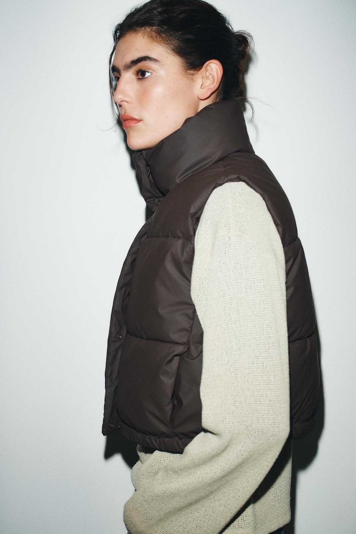 자라 테크니컬 하이넥 숏 패딩 베스트 4341/893 DARK BROWN - 상세 이미지 5