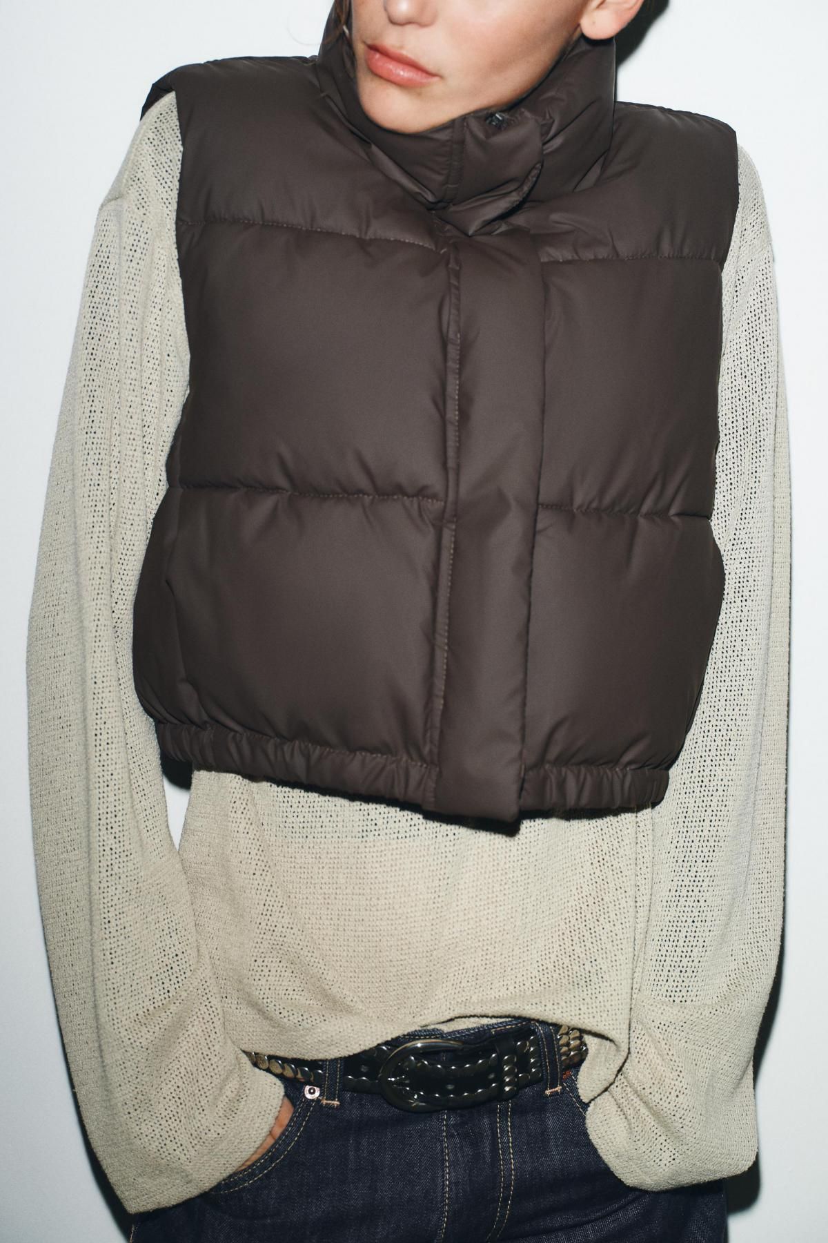 자라 테크니컬 하이넥 숏 패딩 베스트 4341/893 DARK BROWN - 상세 이미지 4