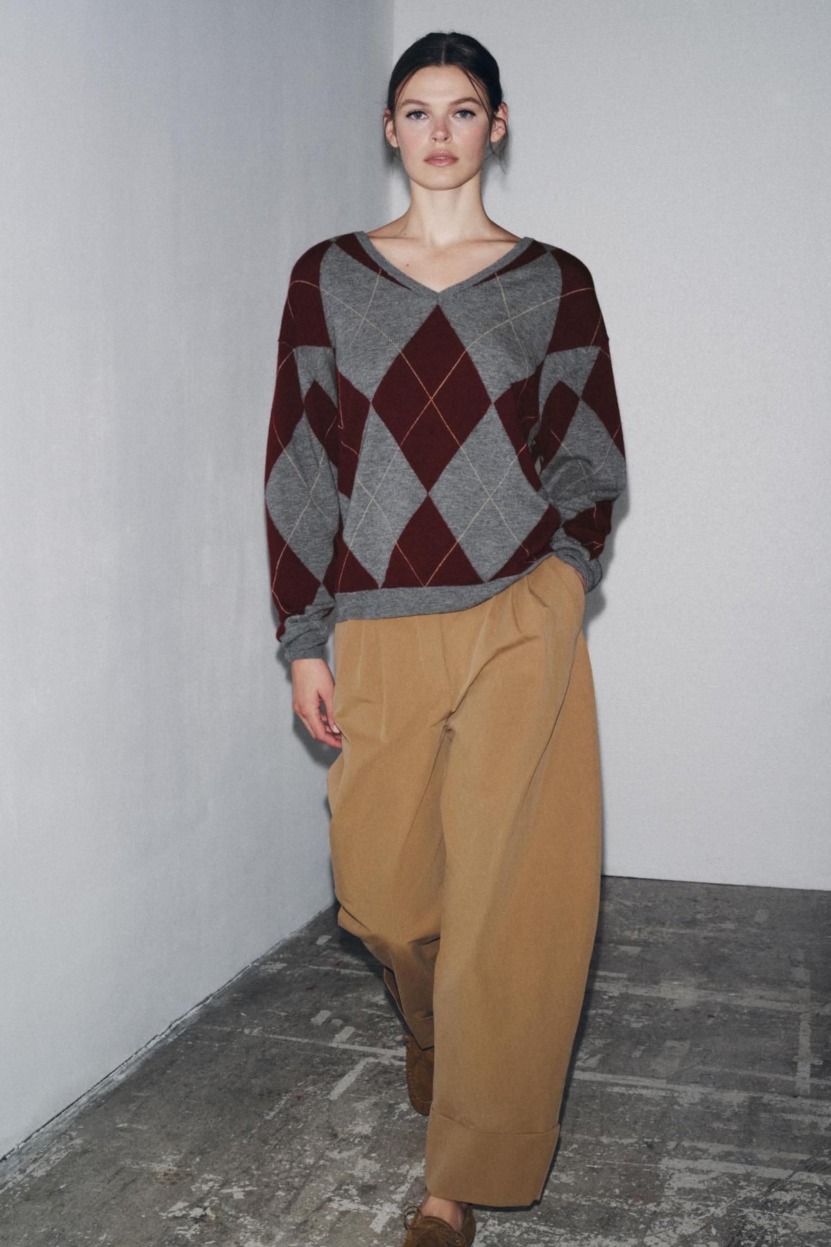자라 아가일 브이넥 울 니트 스웨터 9598/174 MAROON GREY - 상세 이미지 2