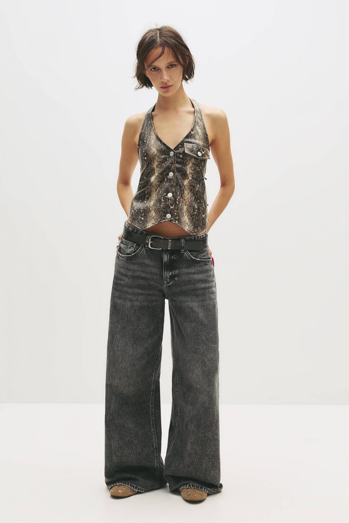 풀앤베어 레더 이펙트 애니멀 프린트 홀터넥 베스트 7472/394 SNAKESKIN PRINT - 상세 이미지 3