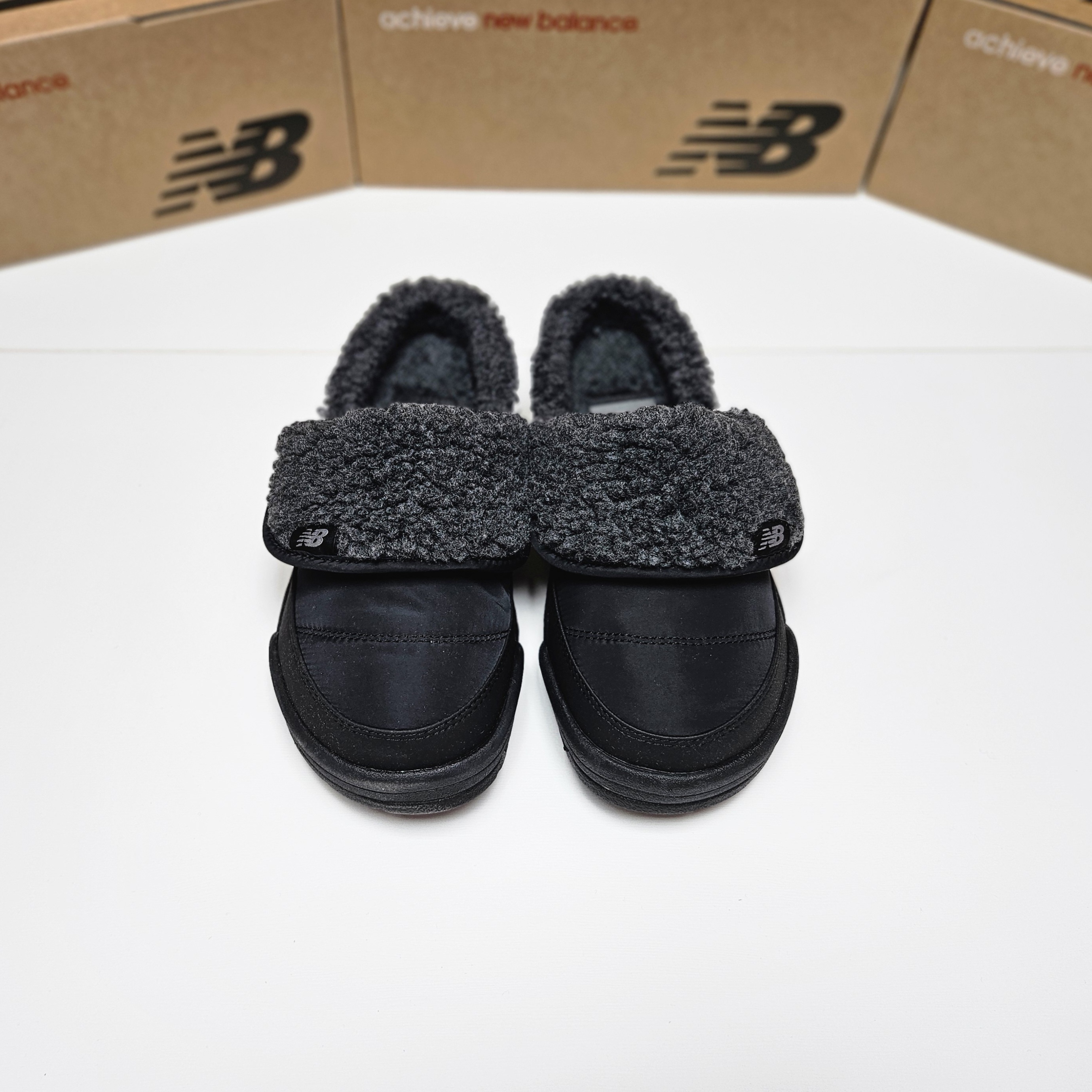 25년신상 뉴발란스 퍼플리 겨울 패딩 슬리퍼 슬립온 방한화 뮬 SD3405 - 상세 이미지 5