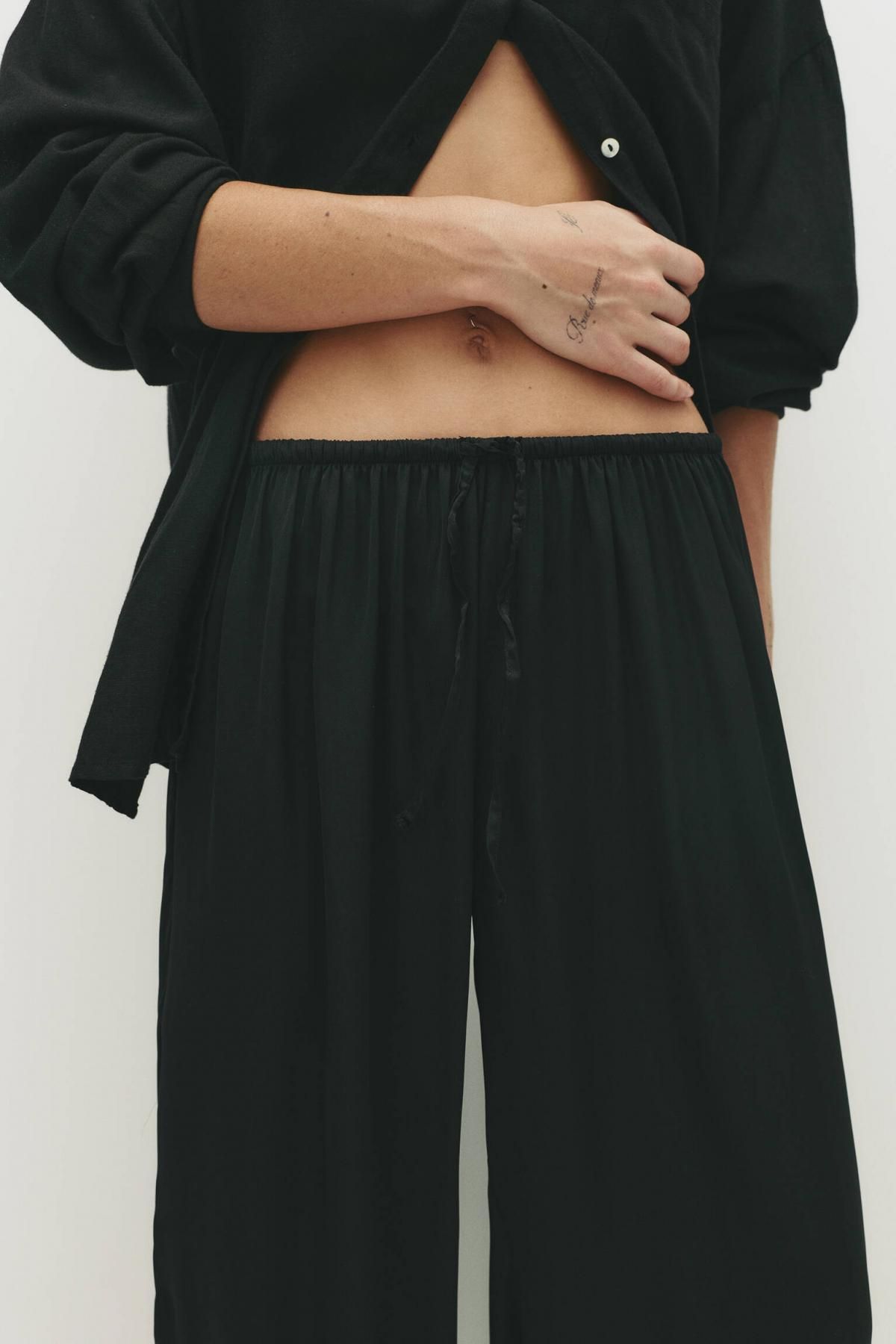 풀앤베어 새틴 트렌디 배기 사루엘 팬츠 7674/330 BLACK - 상세 이미지 4