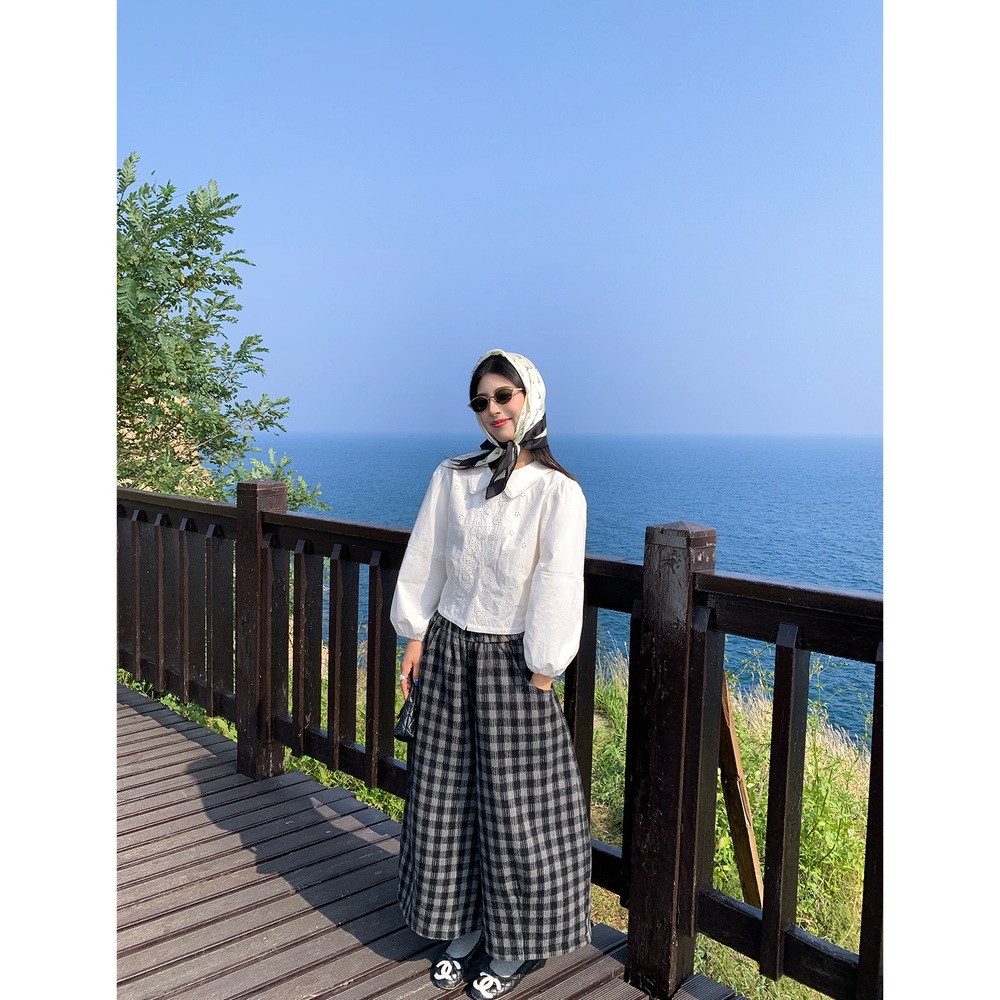 펀칭 둥근카라 퍼프소매긴팔블라우스 꽃패턴 크롭 로맨틱 프렌치 감성 디자인 순면 화이트 - 상세 이미지 4