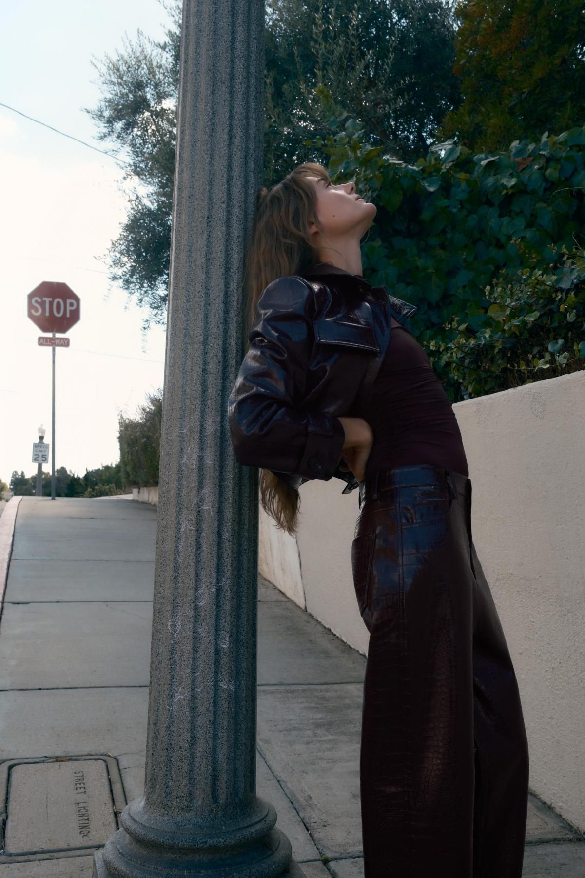 자라 애니멀 엠보싱 페이크 레더 스트레이트 팬츠 1689/425 BROWN - 상세 이미지 4