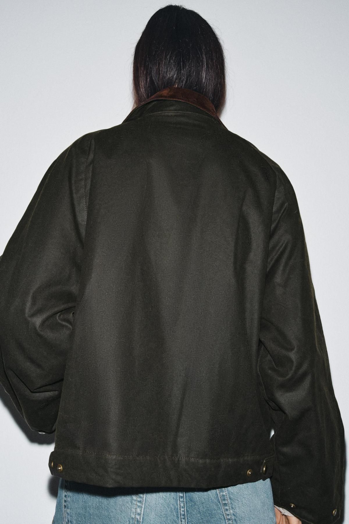 자라 테크니컬 배색카라 왁스드 크롭 재킷 4369/249 KHAKI - 상세 이미지 5