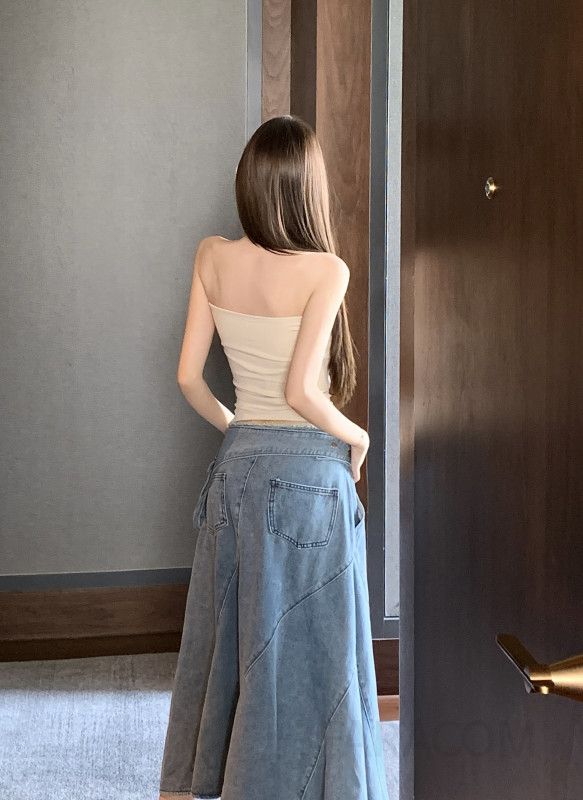데님스커트 여성 슬릿 디테일 레트로 워크웨어 스타일 편안한 착용감 데일리룩 청치마 코디 불규칙 디자인 패션 트렌디한 - 상세 이미지 4