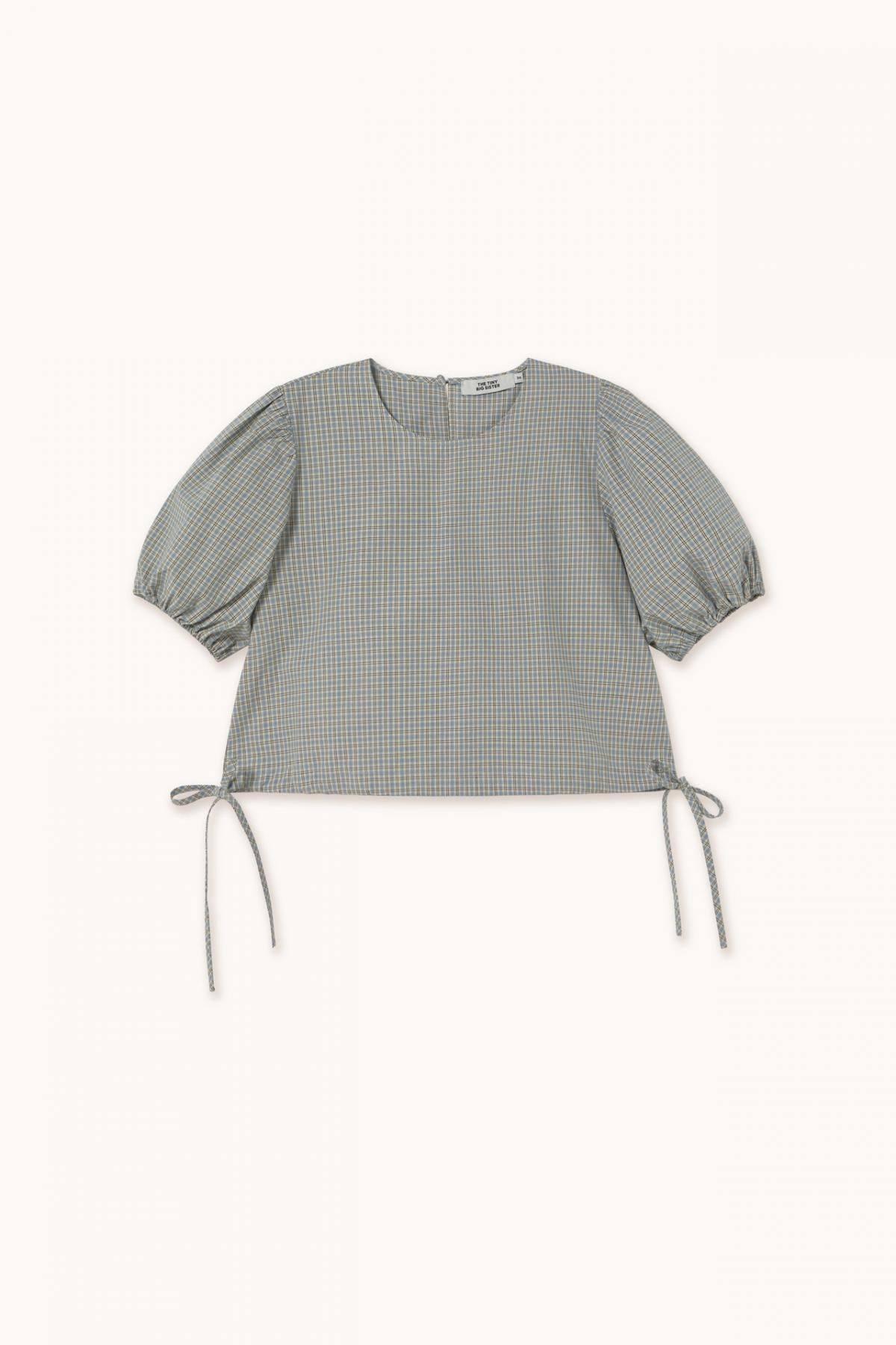 타이니코튼 체크 퍼프소매 스트링 블라우스 SS25-684R30 ONE COLOR - 상품 이미지
