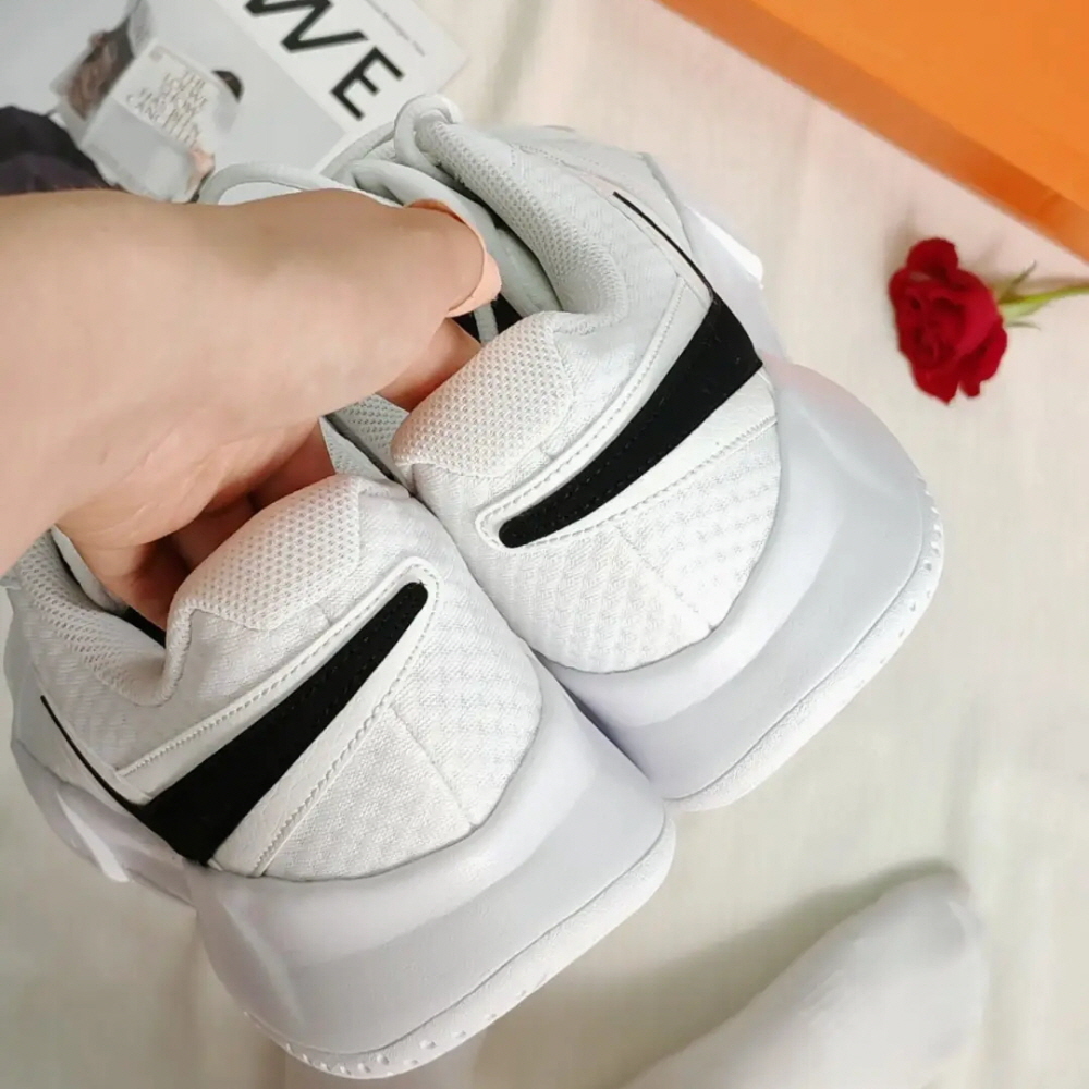 나이키 줌 코트 라이트 4 우먼즈 테니스화 화이트 블랙 FD6575-100 이미지 6