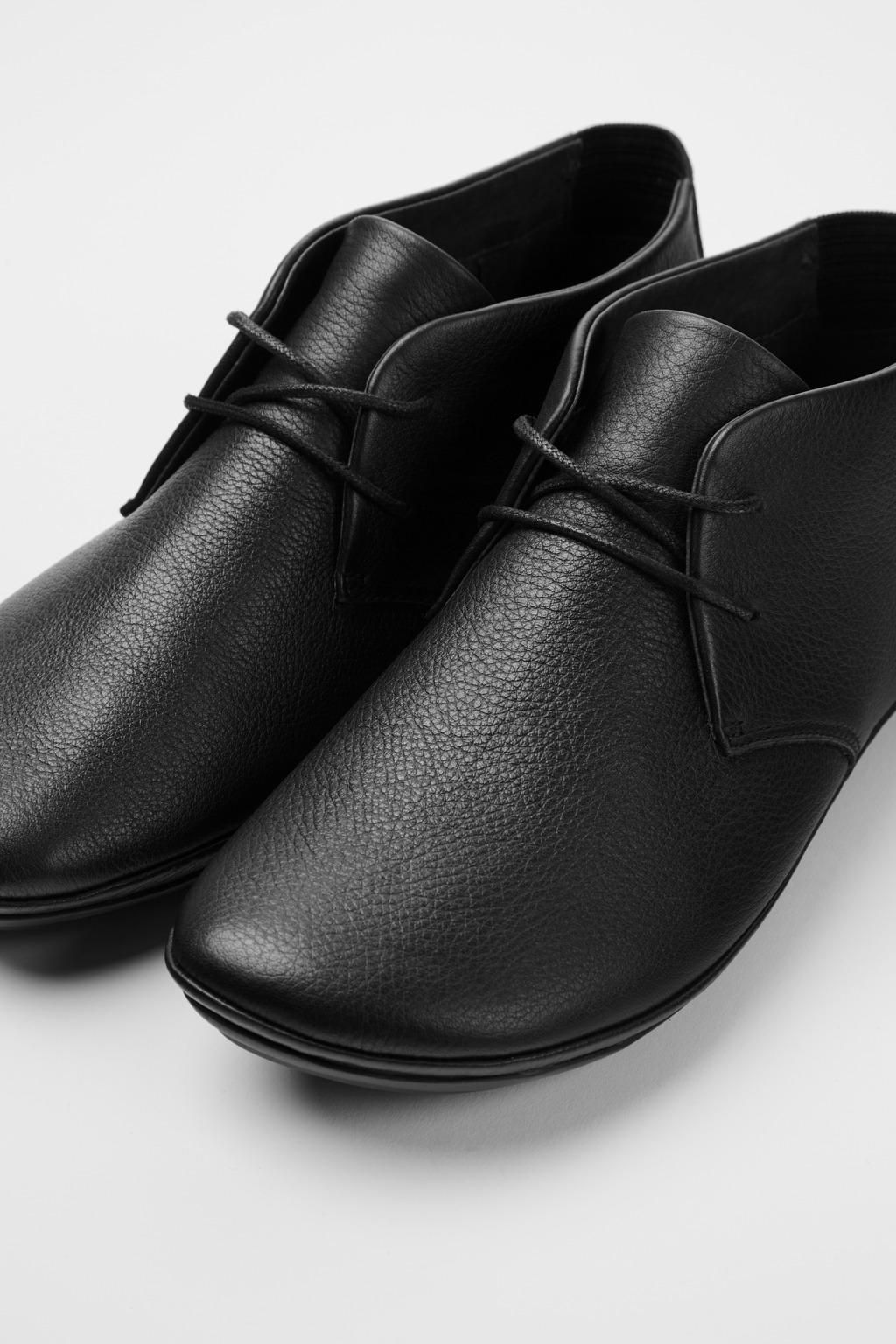 캠퍼 블랙 가죽 컴포트 레이스업 앵클부츠 Right K400221-004 BLACK - 상세 이미지 2