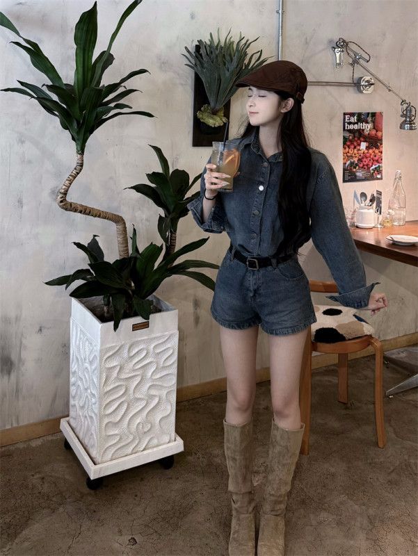 여성 데님 투피스 세트 초가을 캐주얼 정장 스타일 자켓 와이드 레그 반바지 세련된 생지 청청셋업 모던한 디자인 휴양지 코디용 - 상세 이미지 3