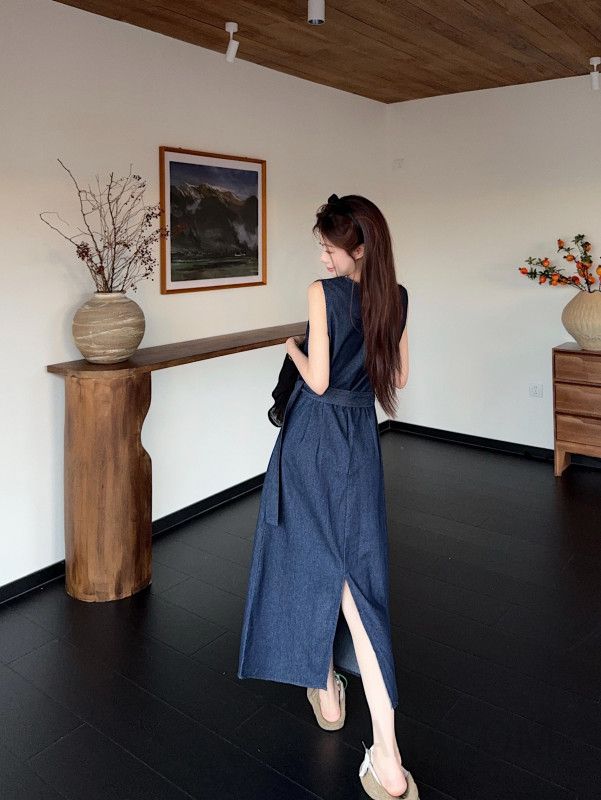 가을 여성용 플리츠 민소매원피스 라운드넥 디자인 롱스커트 스타일 하객룩 데일리룩 모던한 착용감 편안한 질감 고급스러운 데님원피스 - 상세 이미지 4