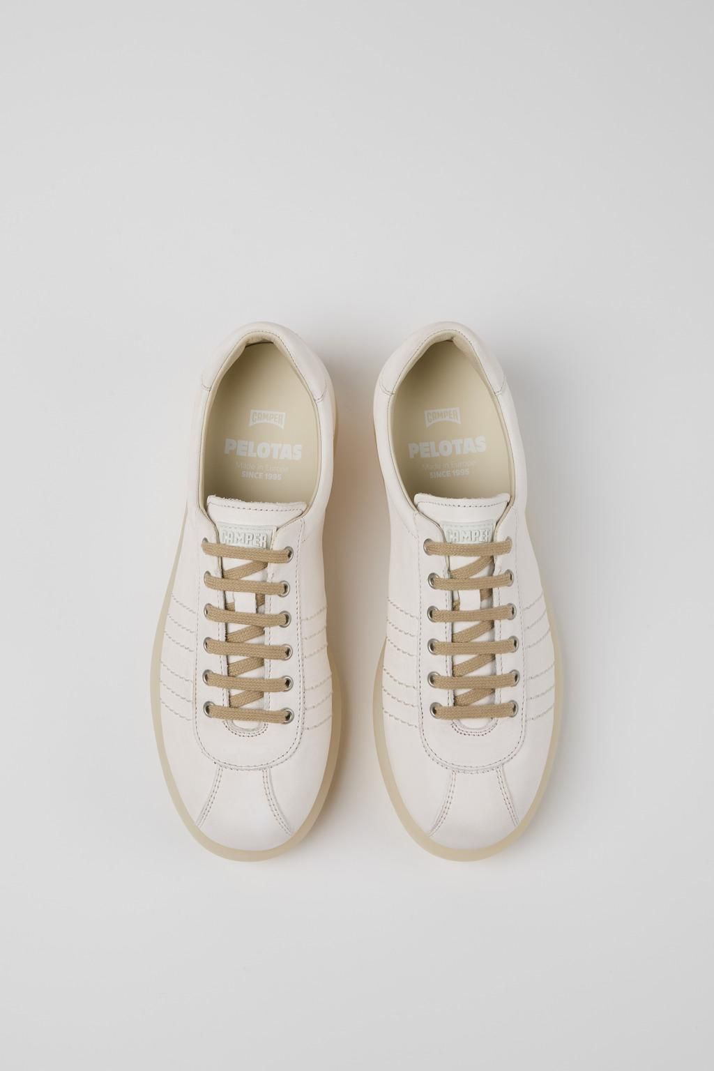 캠퍼 화이트 아이코닉 가죽 로우탑 스니커즈 Pelotas K201758-003 WHITE - 상세 이미지 4