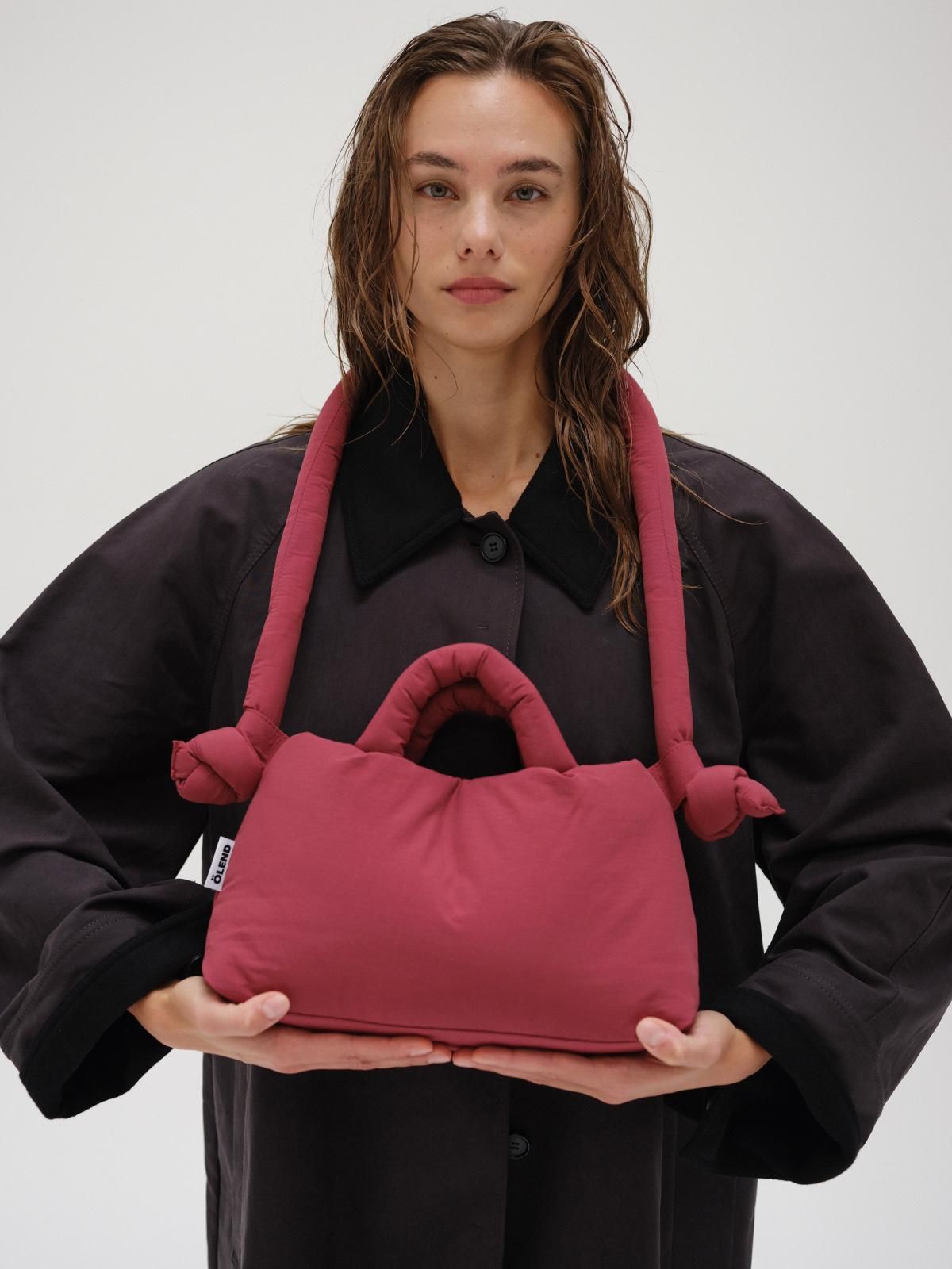 올랜드 소프트 푹신 미니 호보백 MiniOna 49695260836175 CHERRY RED - 상세 이미지 2