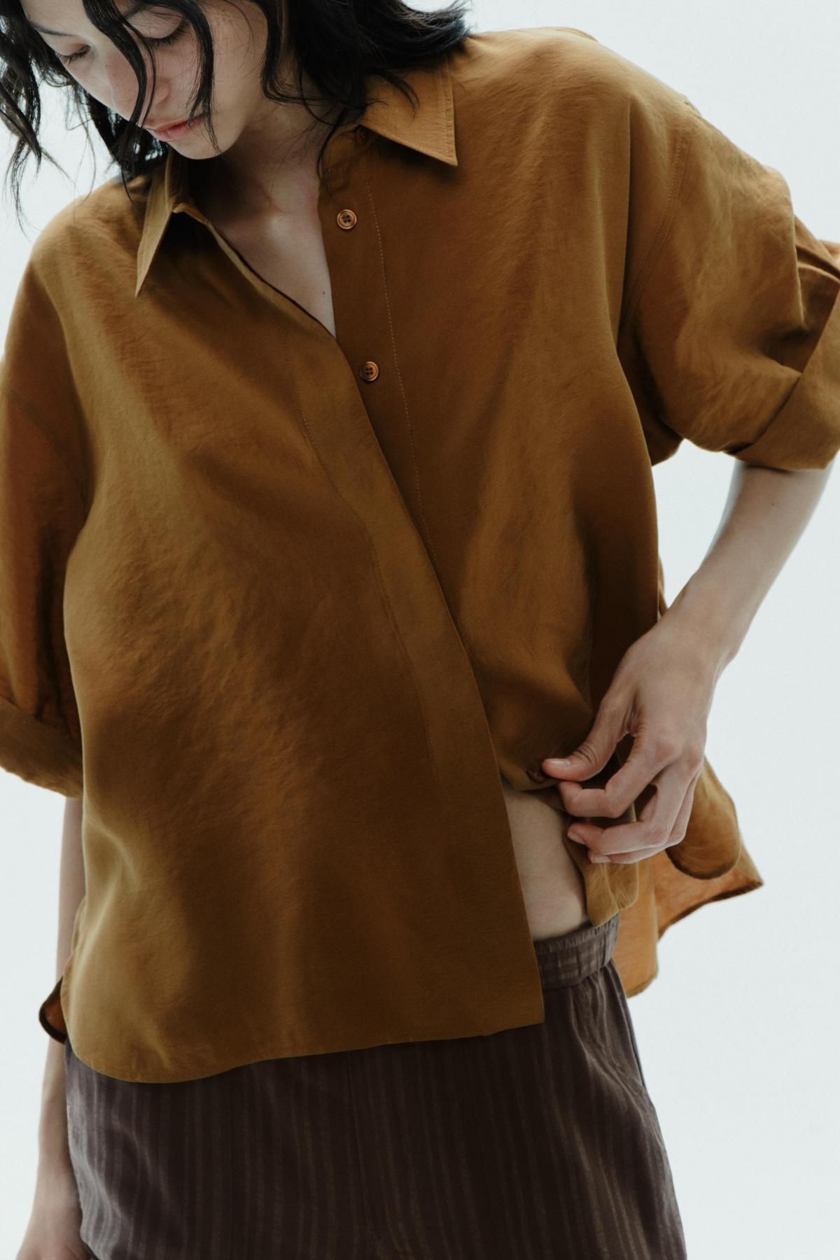 자라 모던 루즈핏 반팔 셔츠 8211/119 CARAMEL - 상세 이미지 4
