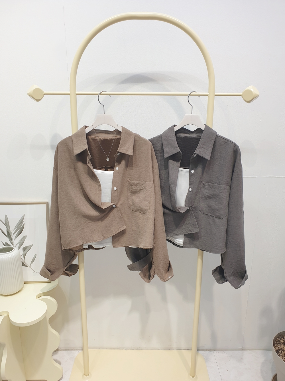 여성 스웨이드 루즈핏 크롭 셔츠 긴팔 남방 봄가을 데일리 오버핏 블라우스 - 상세 이미지 5