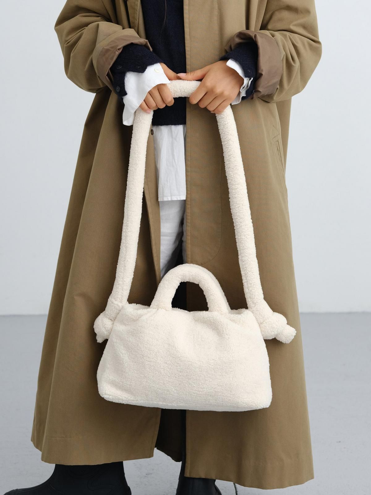 올랜드 퍼 미니 숄더백 MiniOna Sherpa Bag 47845601739087 CHOCOLATE - 상세 이미지 5