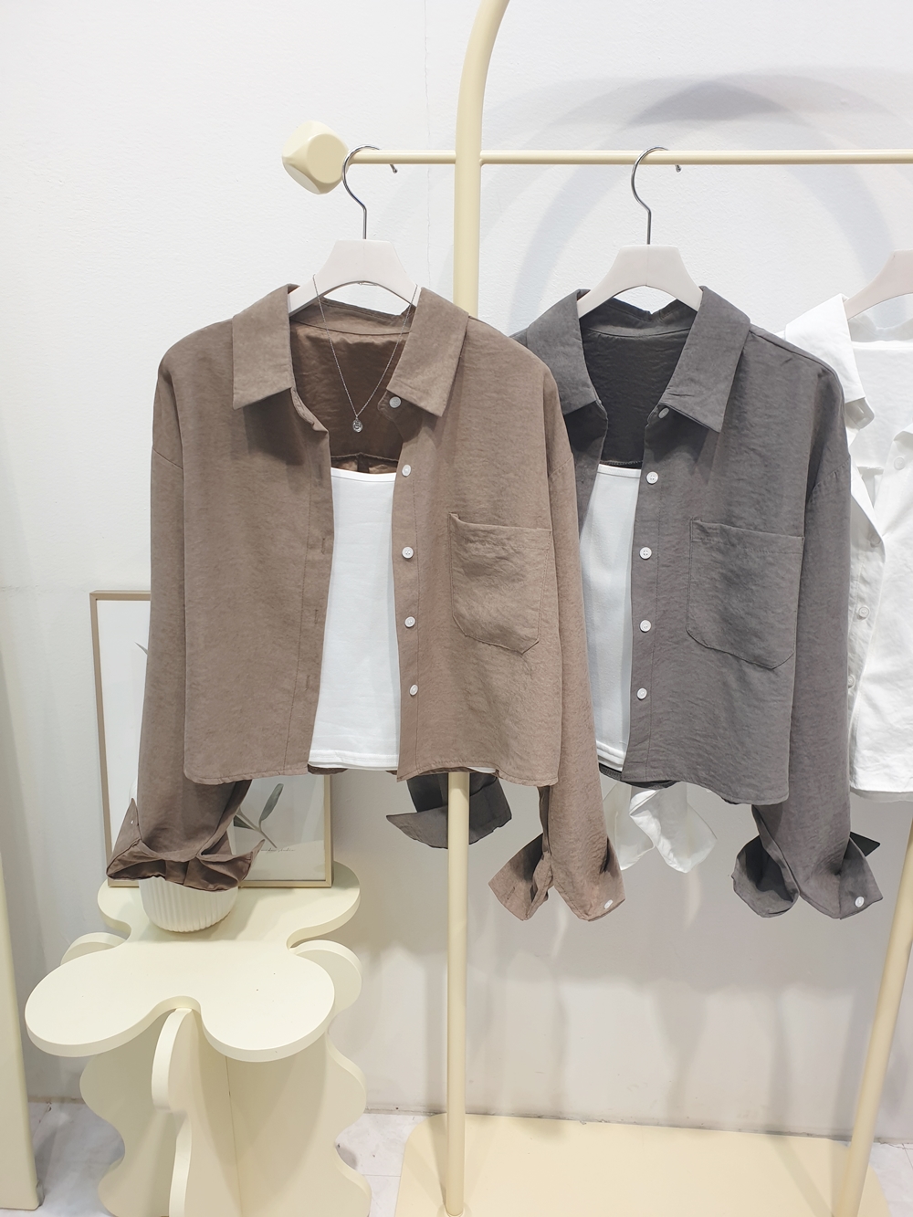 여성 스웨이드 루즈핏 크롭 셔츠 긴팔 남방 봄가을 데일리 오버핏 블라우스 - 상세 이미지 3