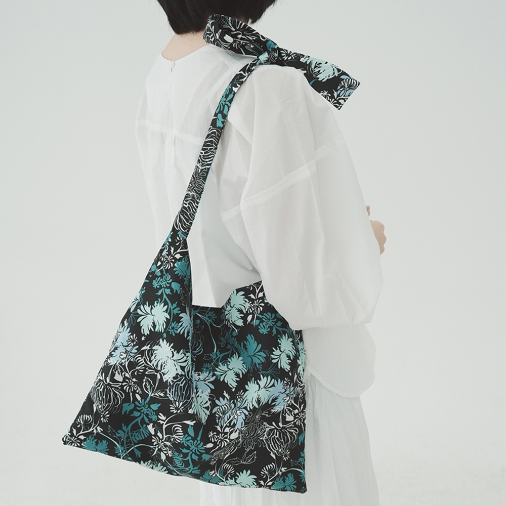 [애리키스]아지랑이 국화 엘림 에코백 블랙