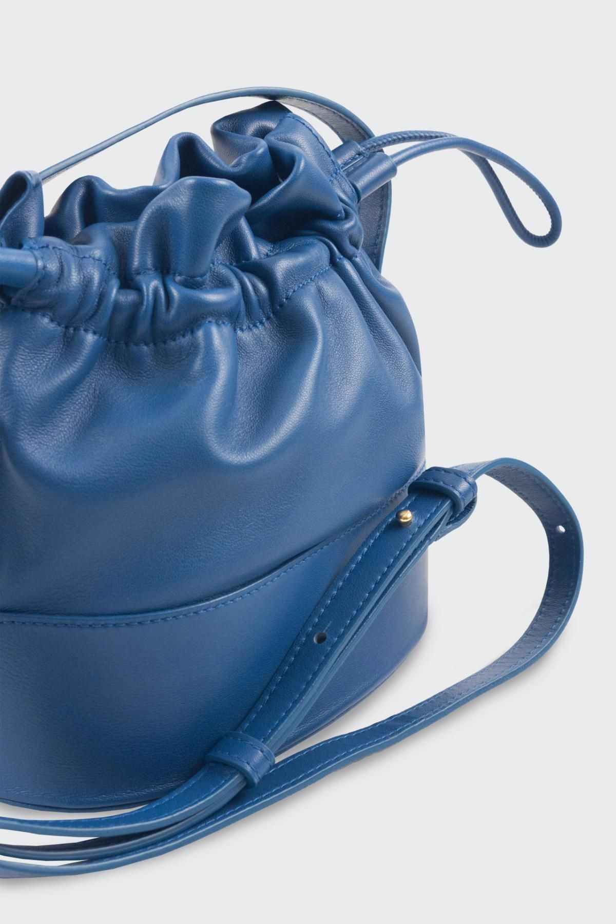 타이니코튼 레더 스트링 버킷백 Bolso de piel costi TTBS-046K29 MARINO CLARO - 상세 이미지 4