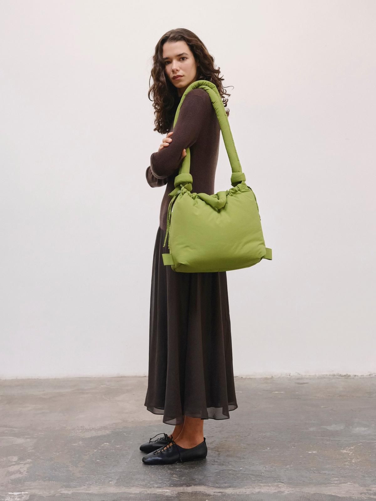 올랜드 라이트그린 소프트 테크니컬 나일론 쇼퍼백 Ona 54242841755983 MATCHA - 상세 이미지 2