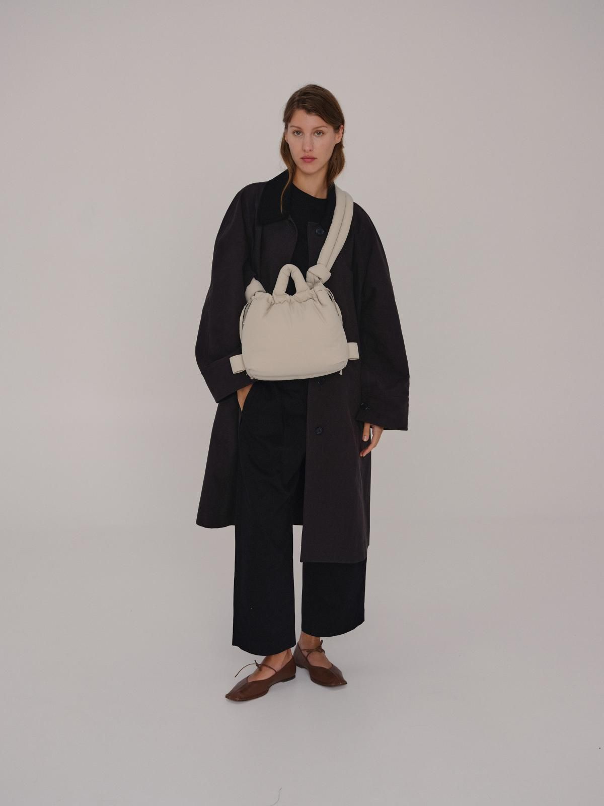 올랜드 미니멀 패디드 소프트 백팩 겸 크로스백 Compact Ona Soft Bag 53529334153551 SAND - 상세 이미지 2