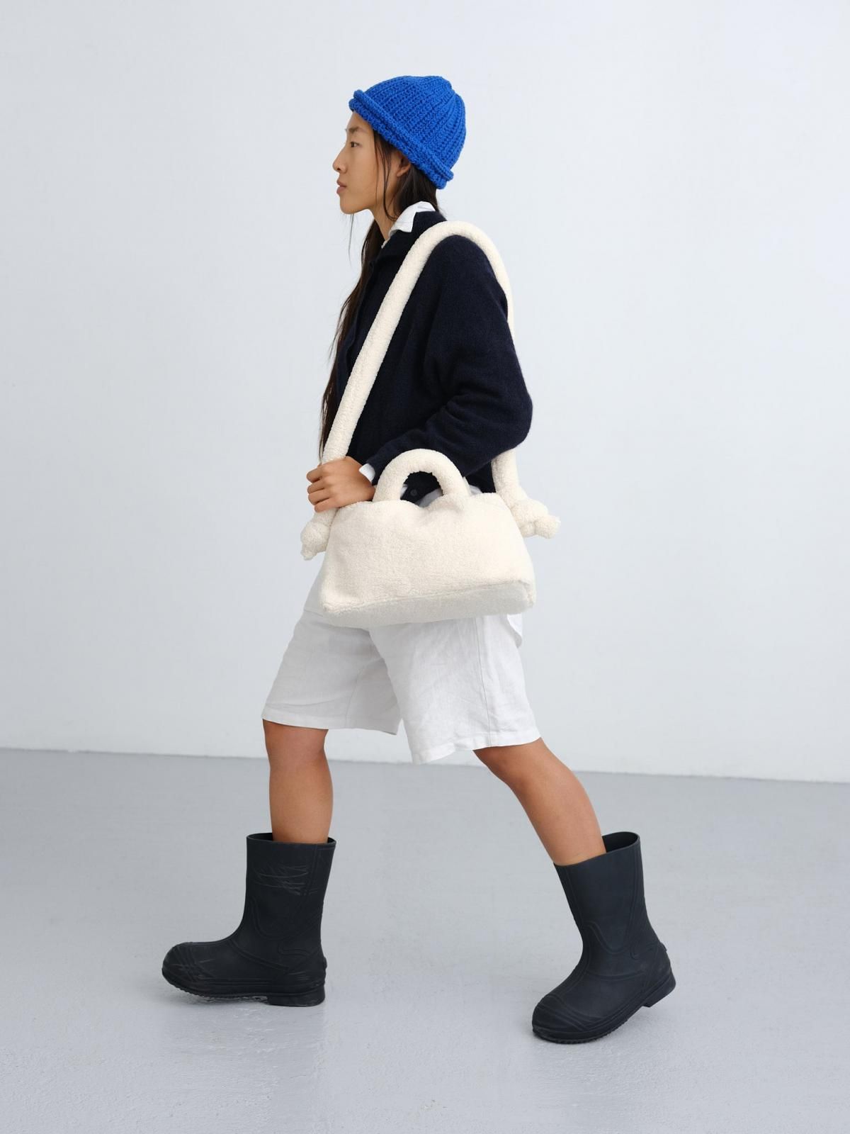 올랜드 퍼 미니 숄더백 MiniOna Sherpa Bag 47845601739087 CHOCOLATE - 상세 이미지 4