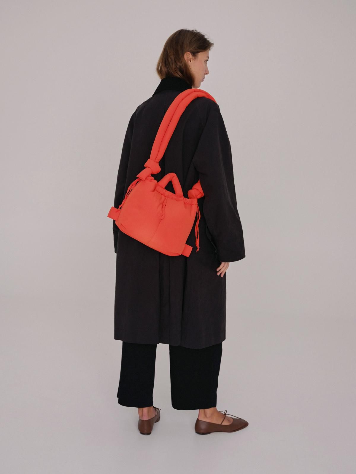 올랜드 라이트 패딩 소프트 컨버터블 백 Compact Ona Soft Bag 53529334219087 CORAL - 상세 이미지 4