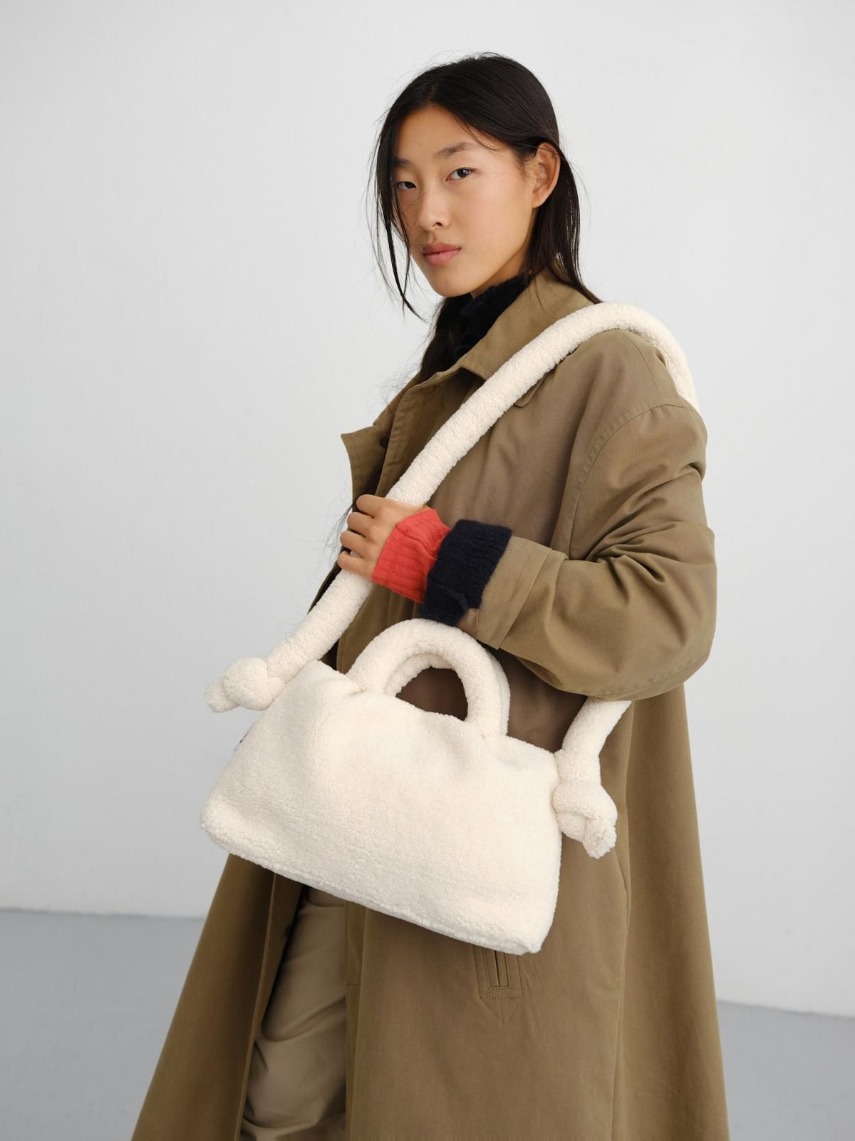 올랜드 퍼 미니 숄더백 MiniOna Sherpa Bag 47845601739087 CHOCOLATE - 상세 이미지 3