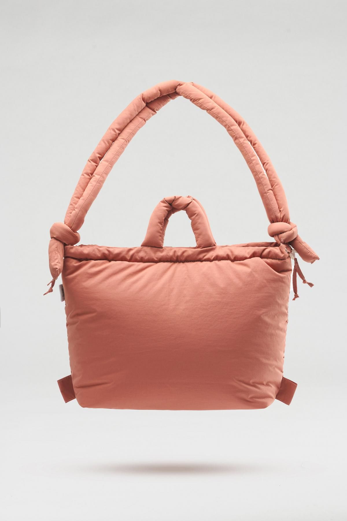 올랜드 소프트 나일론 테크니컬 호보백 Ona 46639190540623 SOFT PEACH - 메인 이미지