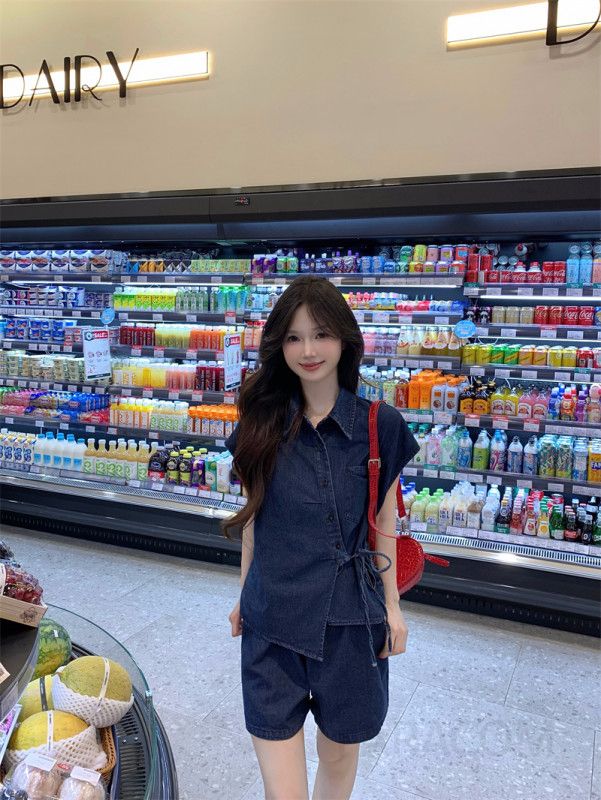 여성 여름 데일리룩 데님 셋업 랩 디자인 반팔 카라 셔츠 블라우스 와이드핏 5부 청반바지 투피스 코디 봄 여름 - 상세 이미지 3
