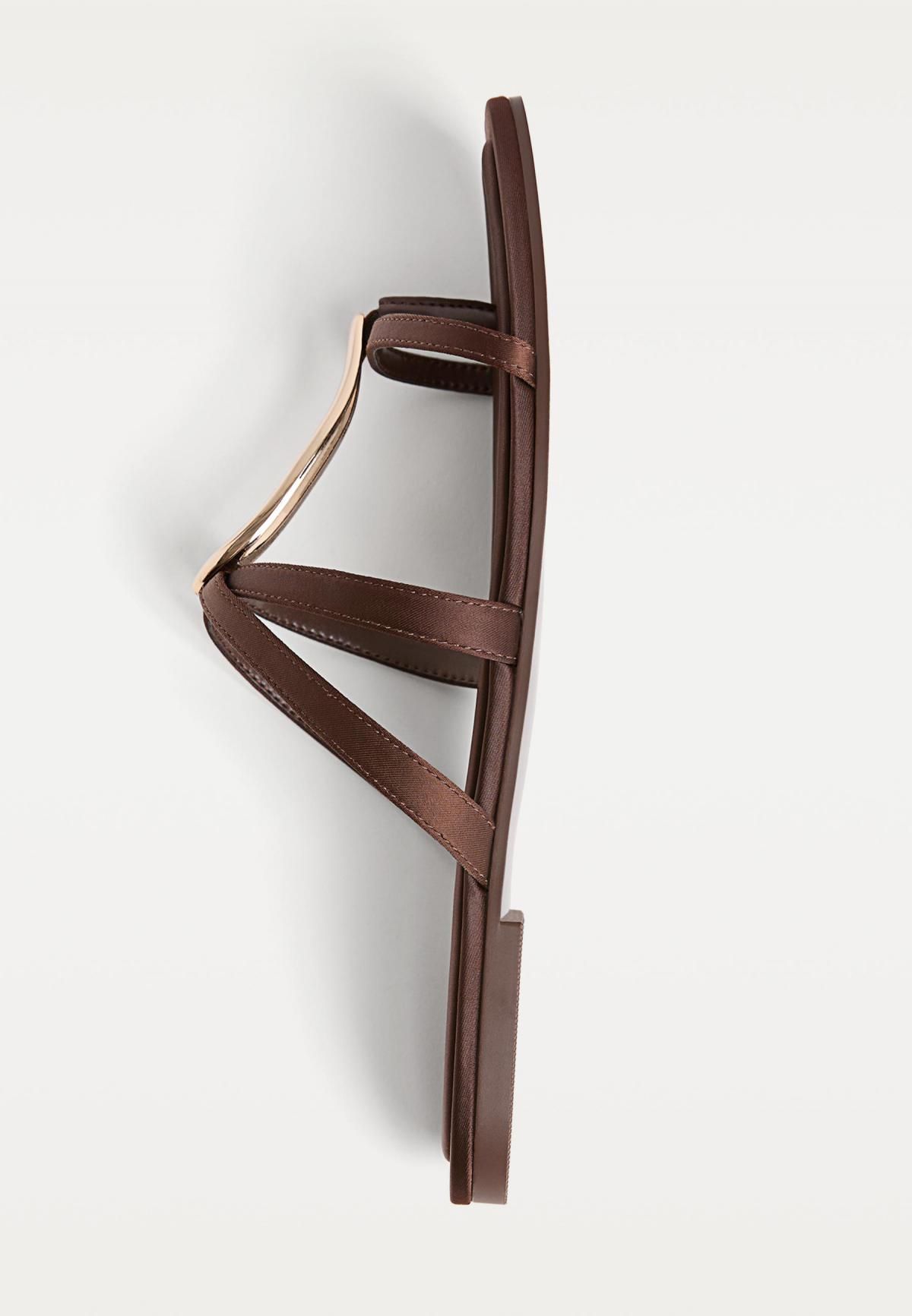스트라디바리우스 미니멀 메탈 디테일 스트랩 플랫 샌들 9754/670 BROWN - 상세 이미지 4