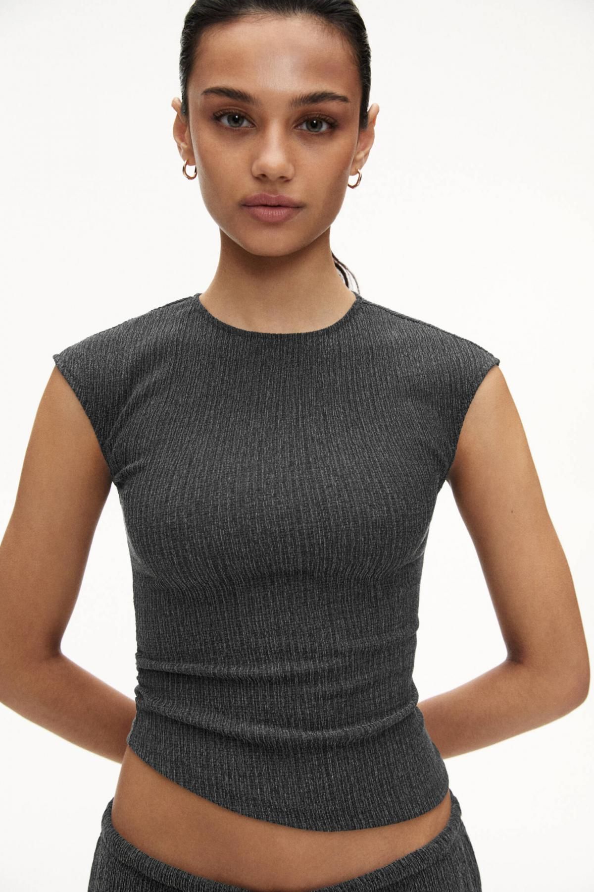 풀앤베어 미니멀 크레이프 라운드넥 비대칭 반팔 탑 3248/304 ANTHRACITE GREY - 상세 이미지 2