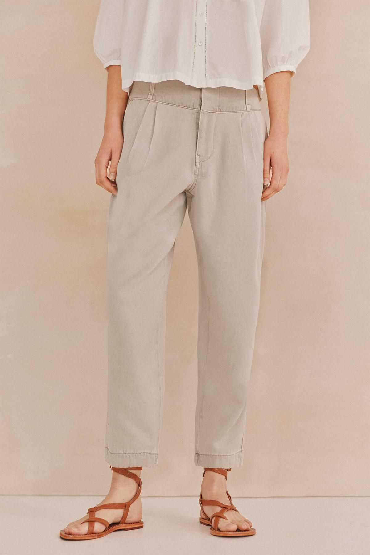 호스 인트로피아 라이트 베이지 테크니컬 데일리 스트레이트핏 슬랙스 팬츠 6549016 AZUL - 상품 이미지