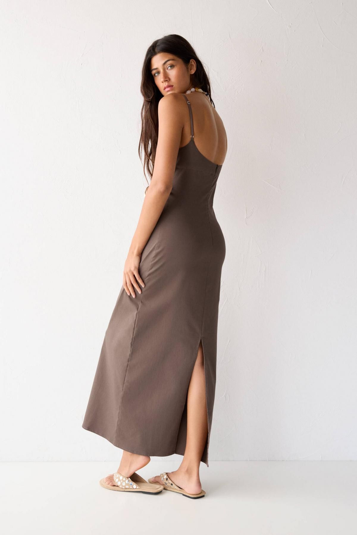 풀앤베어 미니멀 슬리브리스 스트랩 미디 원피스 7394/315 BROWN - 상세 이미지 4