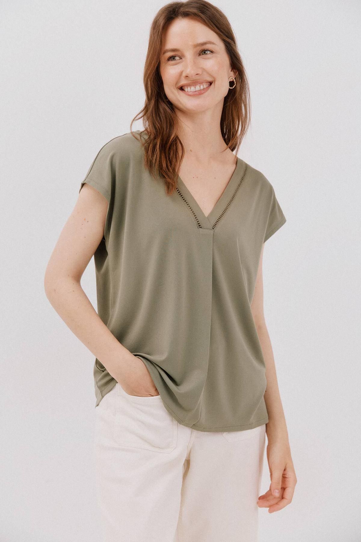 꼬르떼피엘 브이넥 레이스 디테일 티셔츠 9162085 KAKI - 상품 이미지